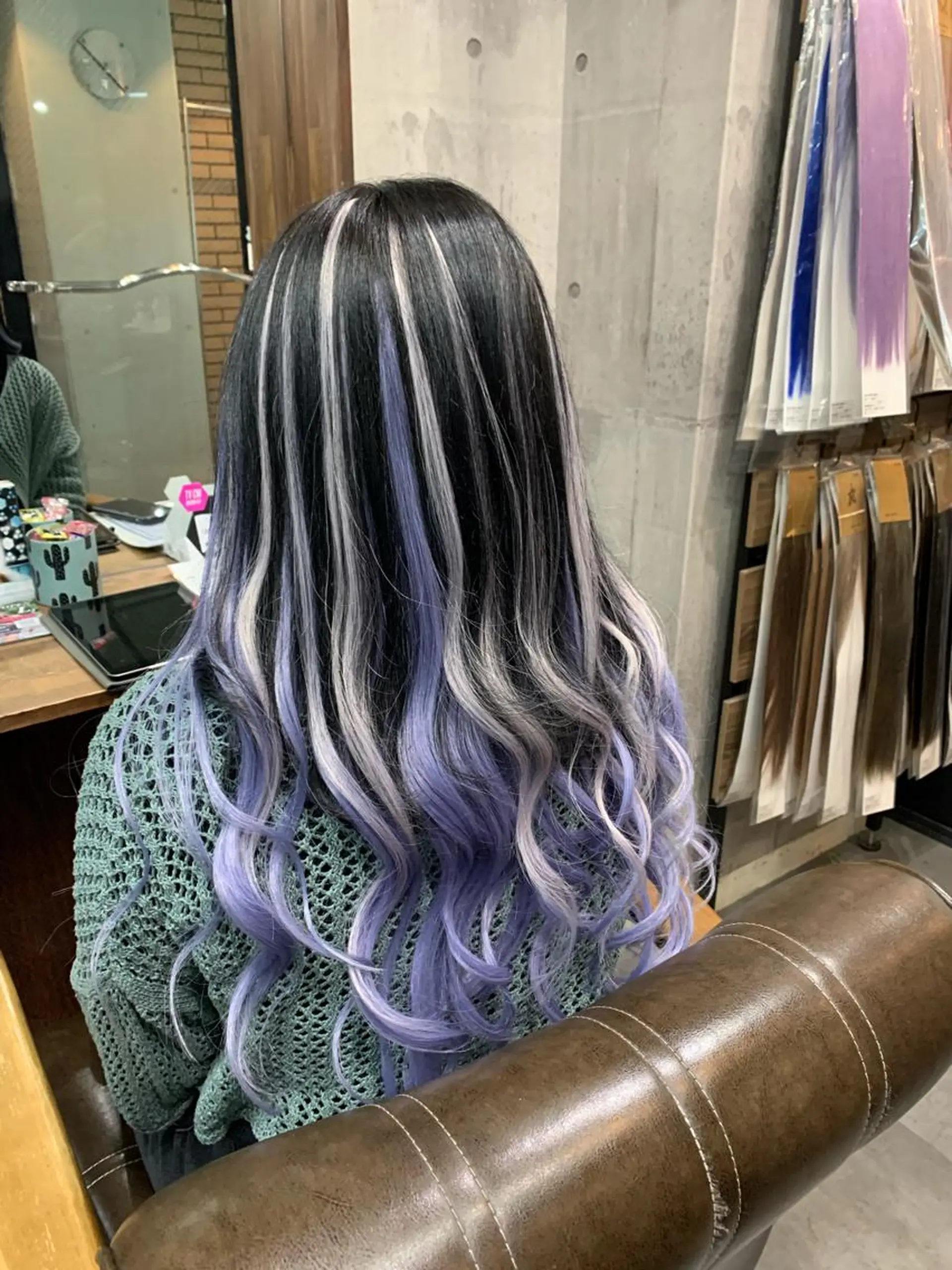 ロング カラー ヘアアレンジ シールエクステ ハイライトカラー ハイトーンカラー エクステ ハイライト alpha. カラーエクステ下妻のヘアスタイル