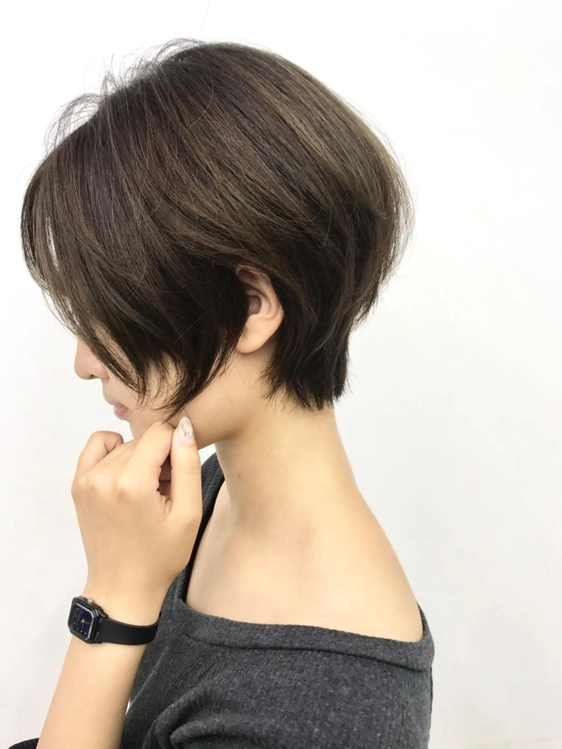 ショート カラー アッシュ 透明感カラー 岩崎 裕司のヘアスタイル