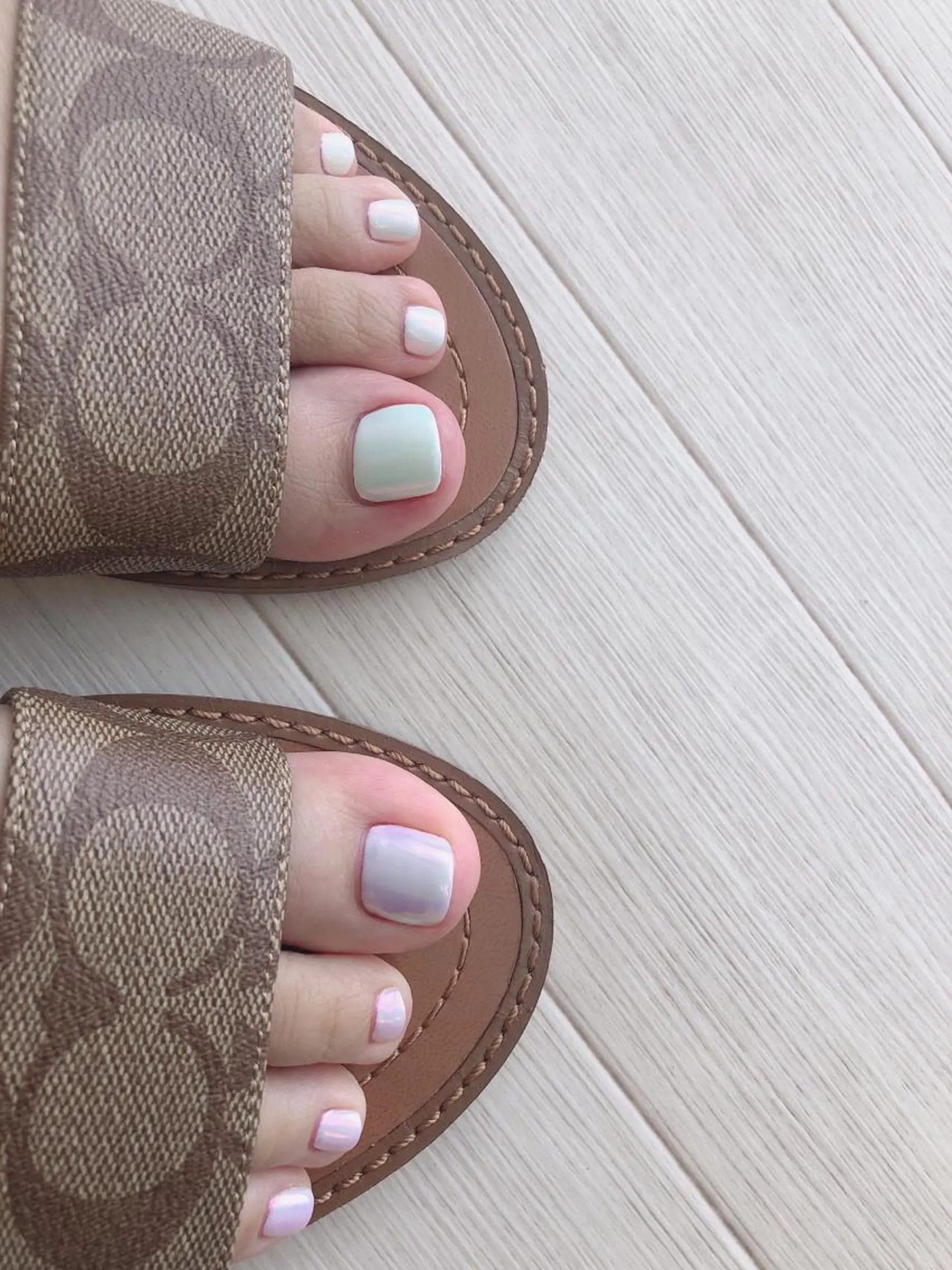 ネイル ミラーネイル Flowerネイルサロン所属・. yukiのネイルデザイン