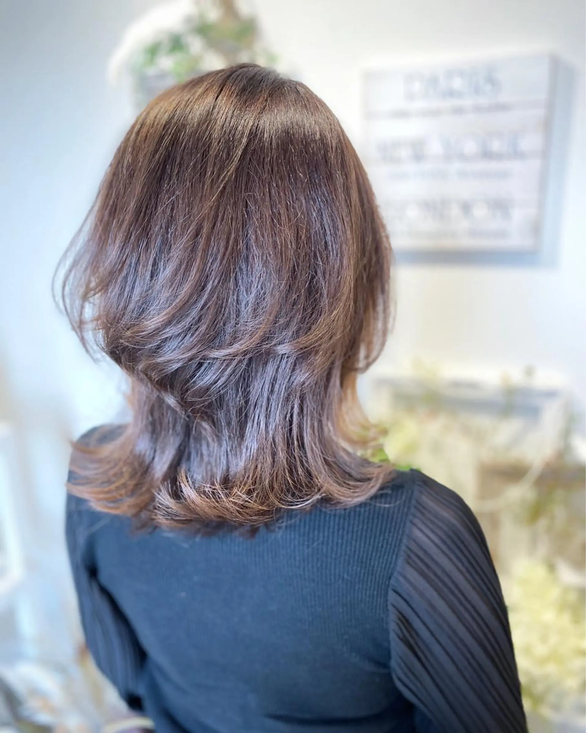 セミロング カラー くびれヘア 髪質改善 レイヤーカット 荒木 ひろかのヘアスタイル