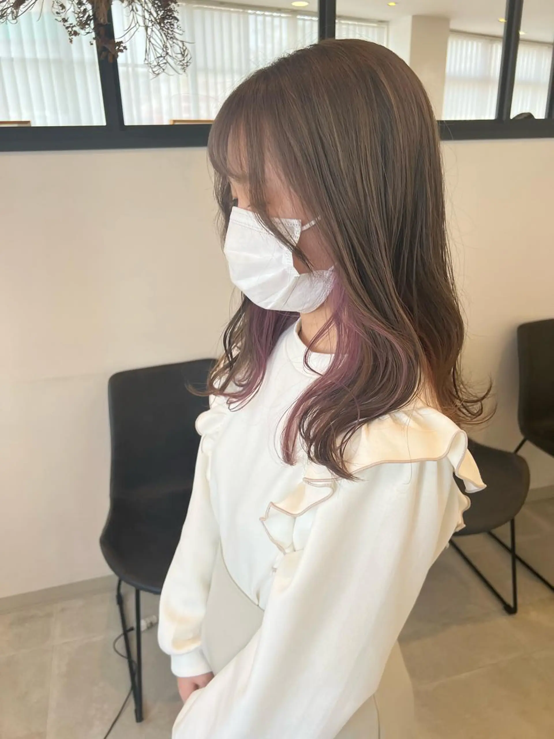 ミディアム カラー ベージュカラー ブリーチ インナーカラー ピンクカラー ヘアカラー トリートメント cher. 新井瑞希のヘアスタイル