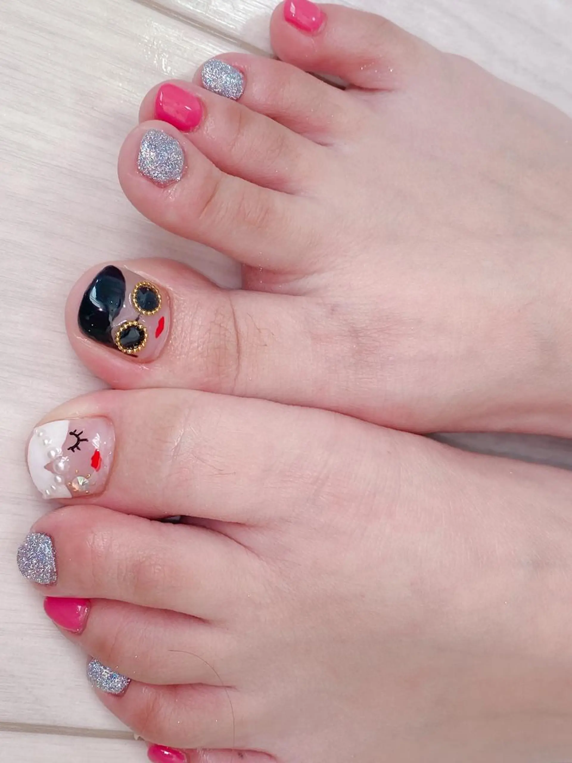 ネイル フットネイル 大人キレイ 𝑁𝑖𝑥𝑖𝑠のネイルデザイン