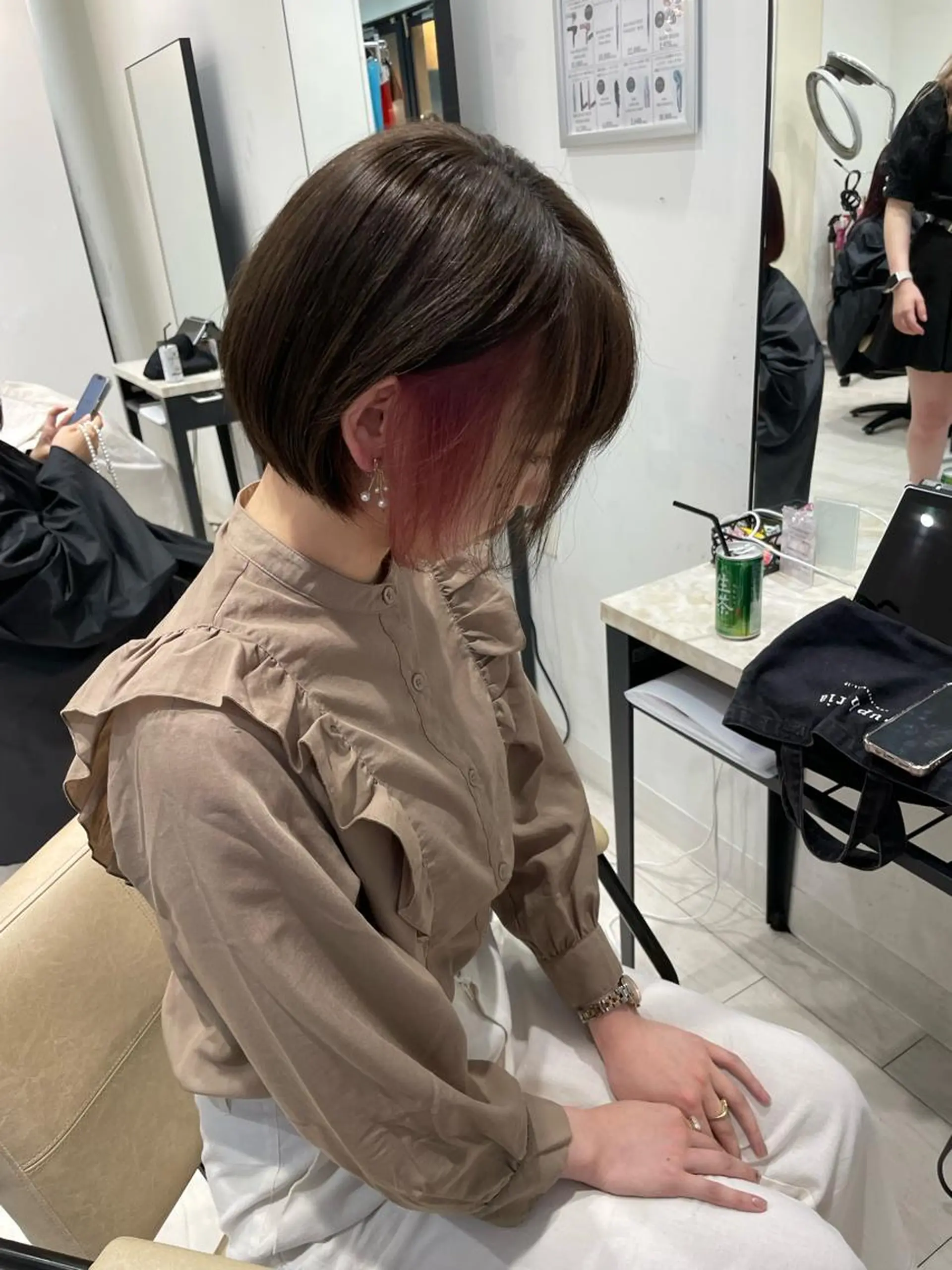 ショート ハッシュカット レイヤー池袋のヘアスタイル