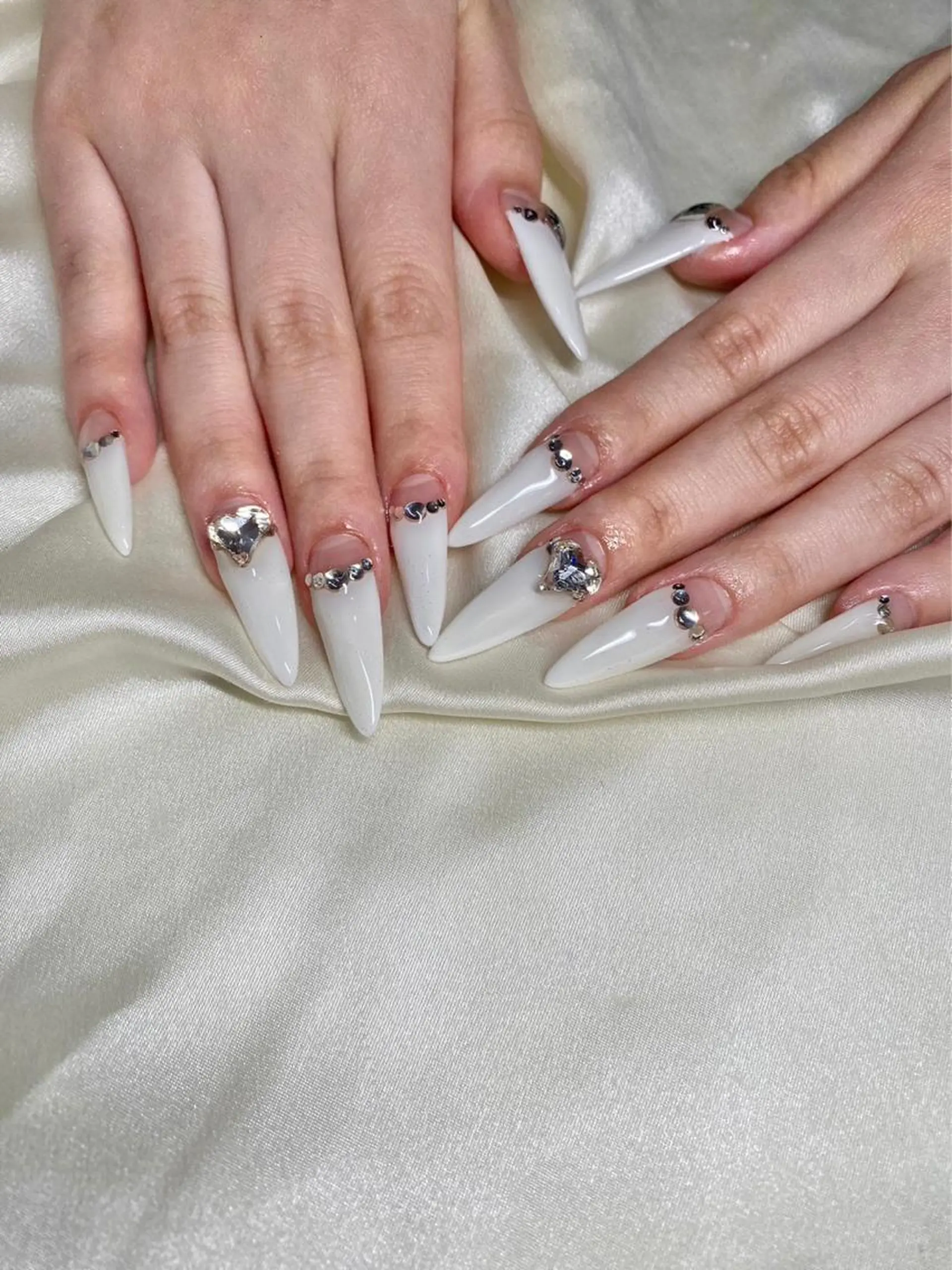 ネイル マツエク・マツパ アイブロウ 眉カラー 韓国風マツエク パリジェンヌラッシュリフト まつげパーマ ワンホンマツエク ハンドネイル Nail&eye Belire 新宿のネイルデザイン