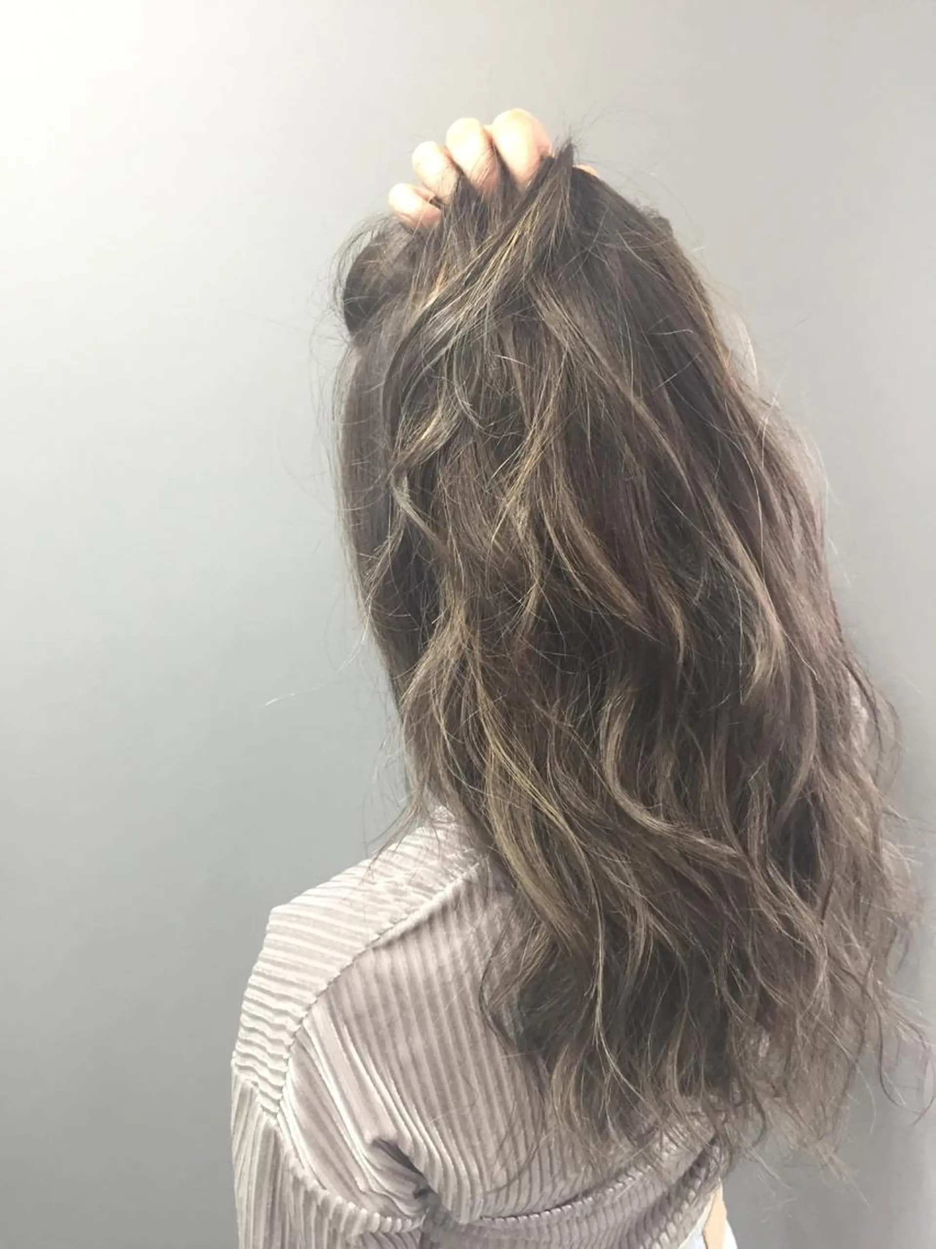 ロング カラー パーマ ヘアアレンジ 外国人風カラー 枝毛カット＆髪質改善 満足NO.1岡しゃんのヘアスタイル