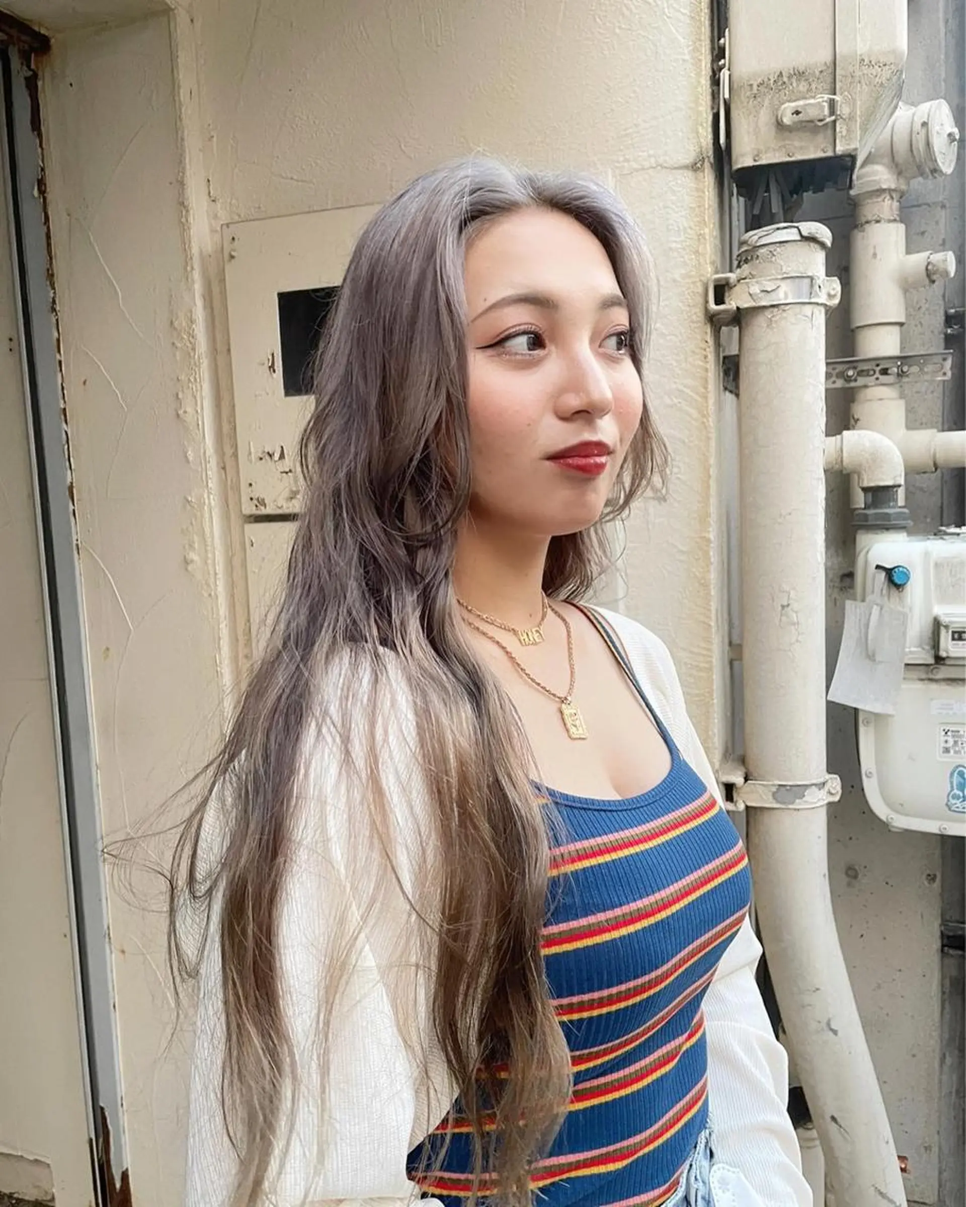 ミディアム カラー tomo🍒パーマ ハイトーン似合わせのヘアスタイル