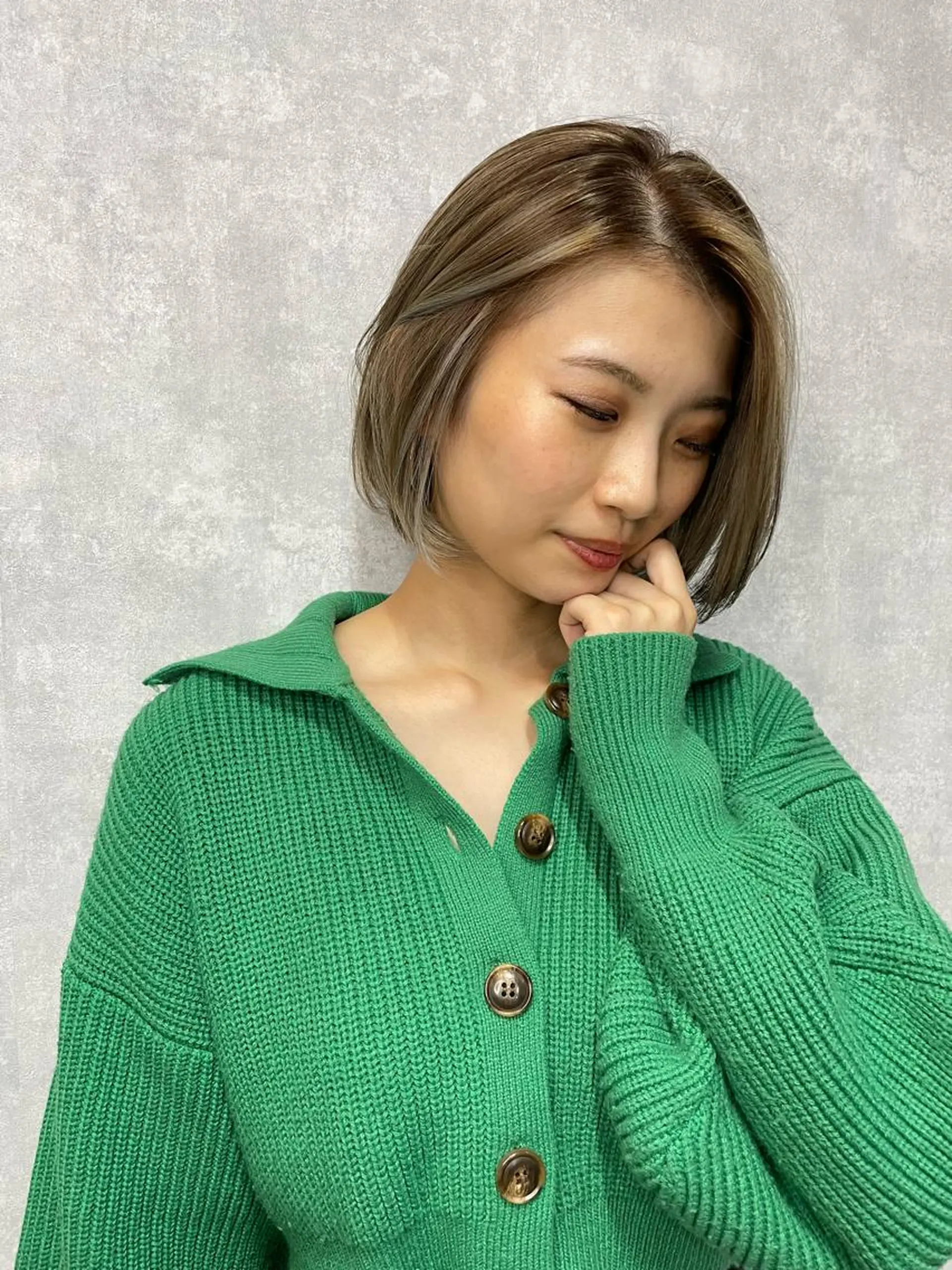 ショート 切りっぱなしボブ ショートボブ ハンサムショート 丸みショート アッシュ カット ヘアカラー トリートメント モテ髪/ボブ/ショー ト/アダチフウトのヘアスタイル