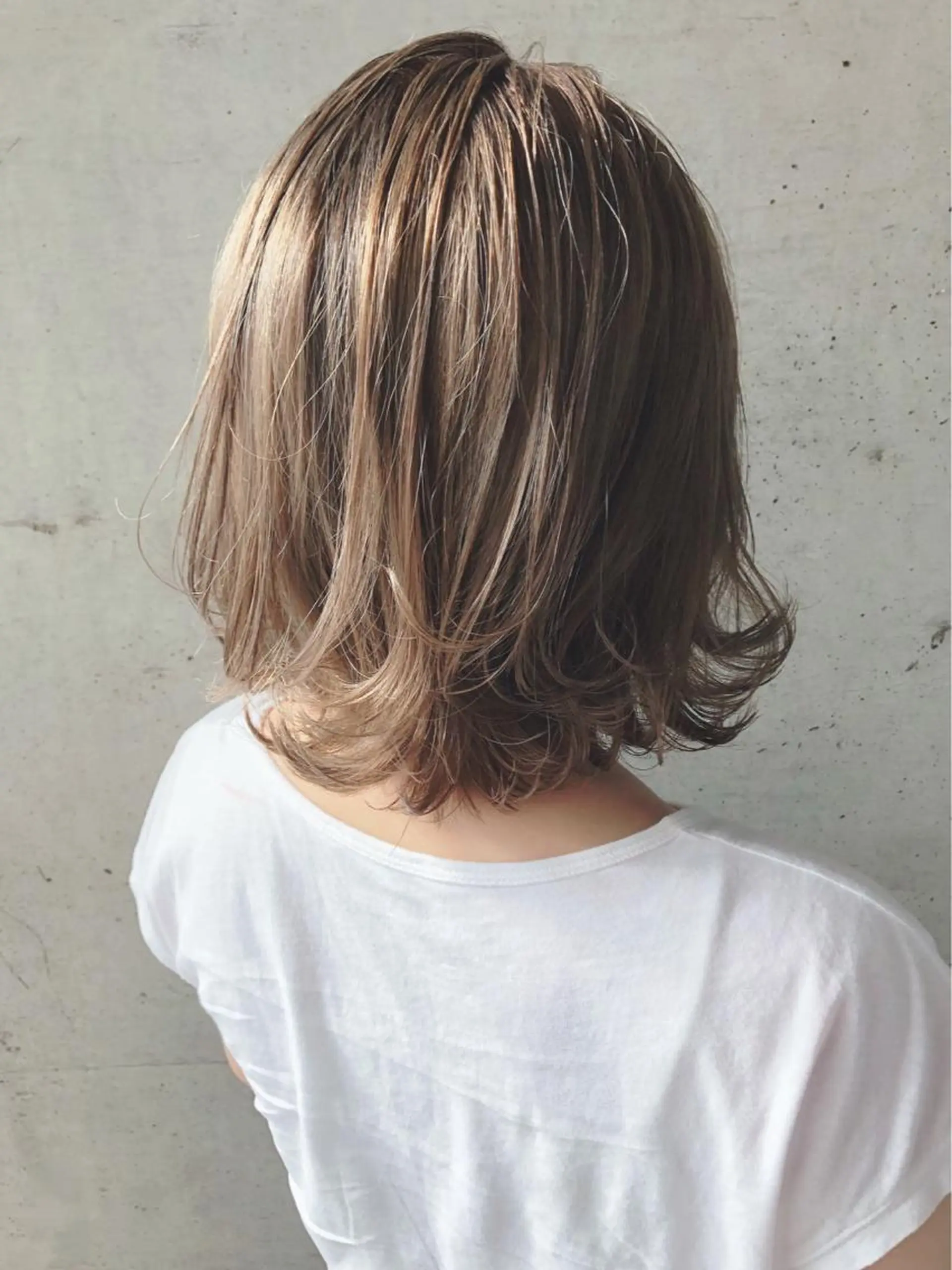 ミディアム カラー ベージュカラー ミルクティーベージュ 外国人風カラー ヘアカラー トリートメント 髪質改善/レイヤー ストウシンゴのヘアスタイル