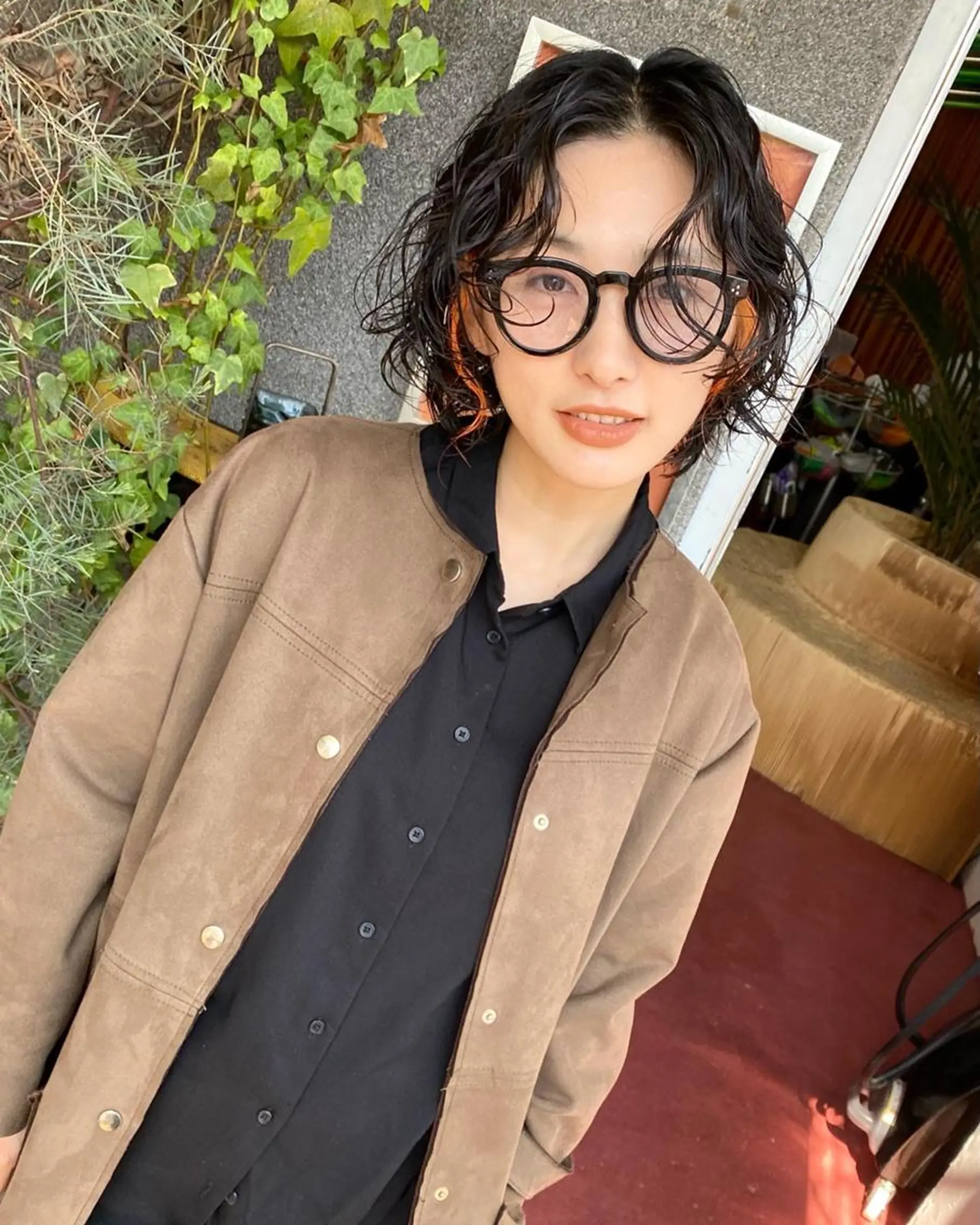 ショート カラー ヘアカラー トリートメント qiie リタッチ 黒染め　ワンカラーのヘアスタイル