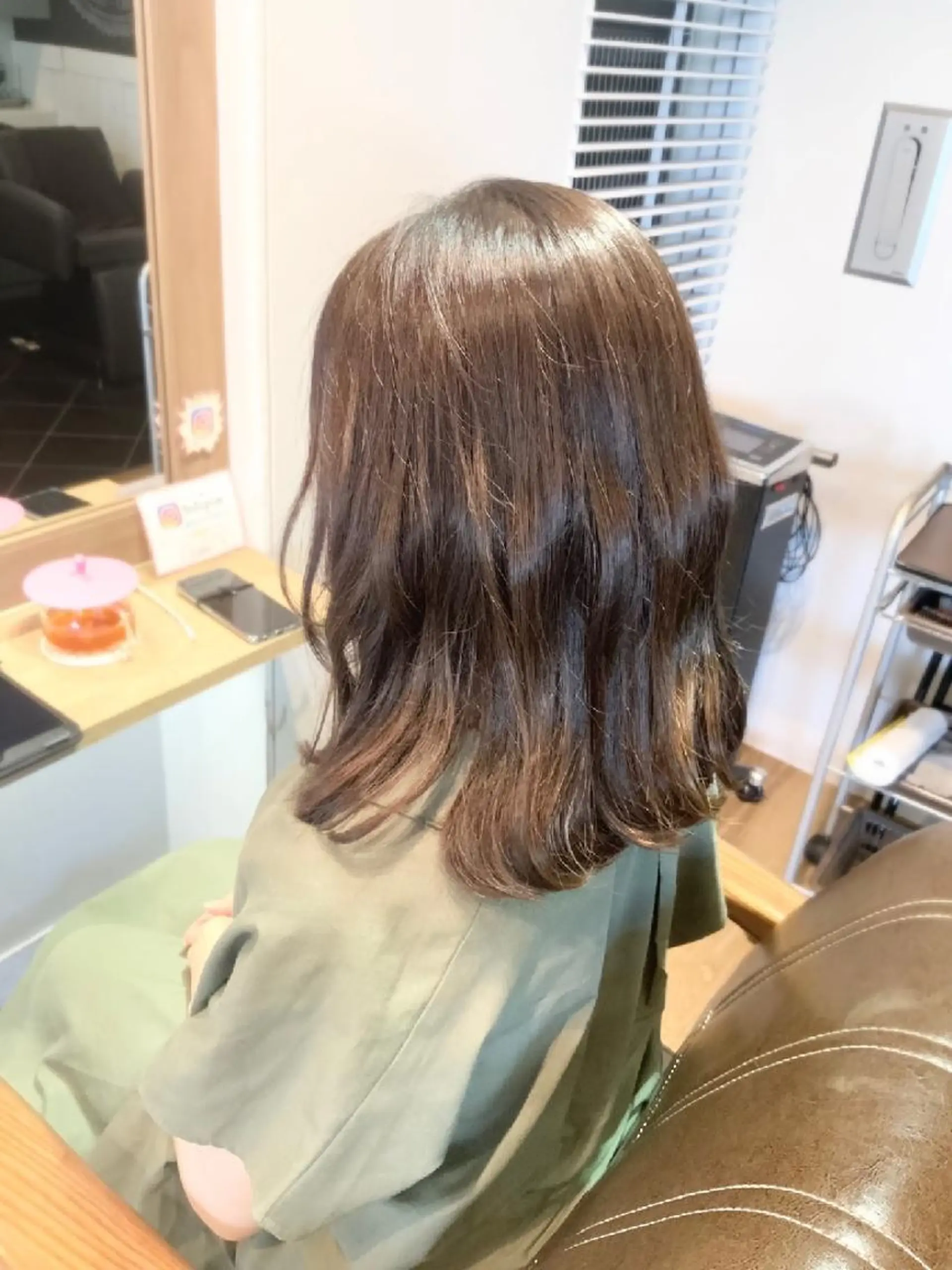 カラー セミロング グレージュ 堀 望美のヘアスタイル