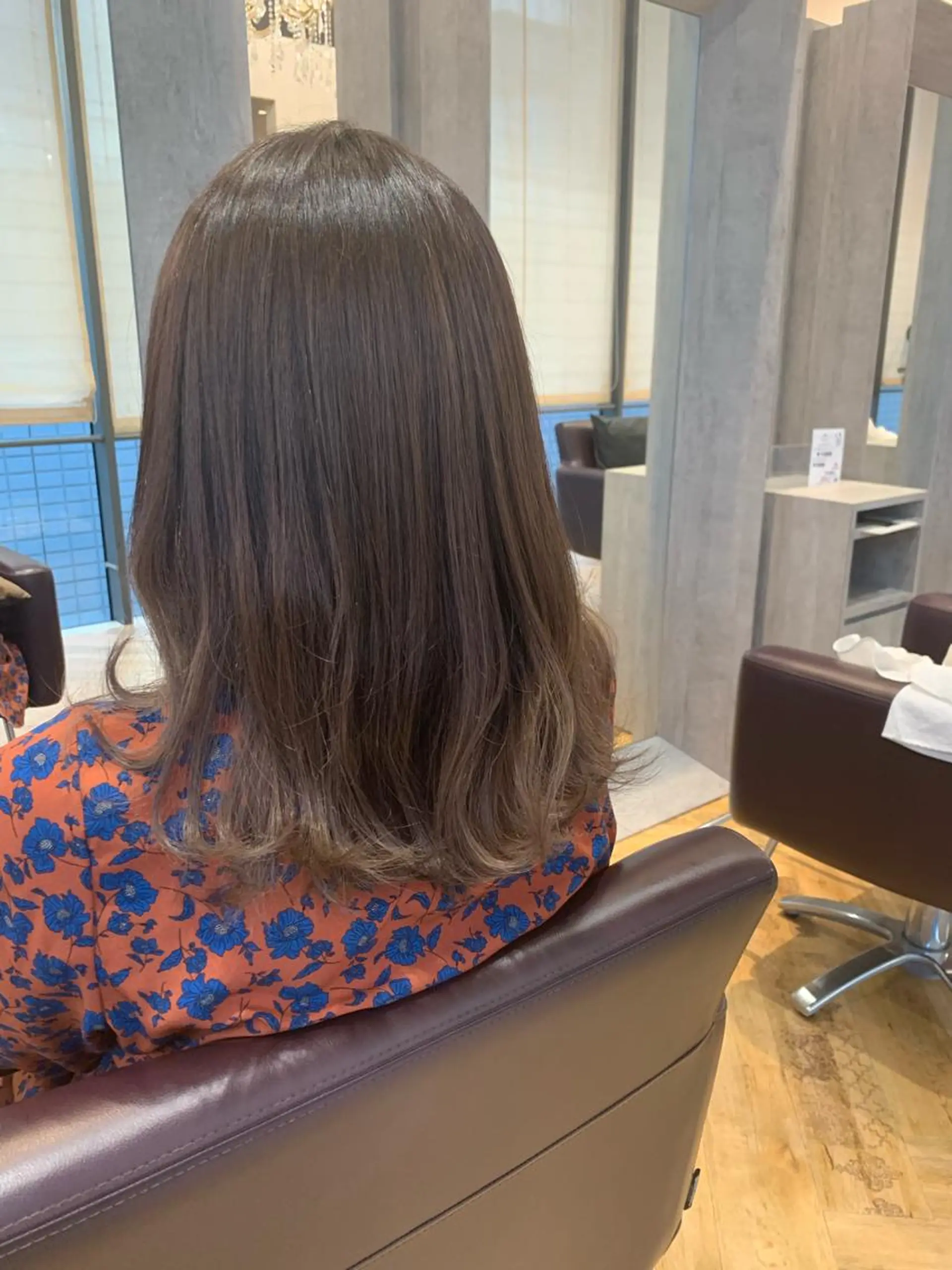 ミディアム カラー 渡辺 リリのヘアスタイル