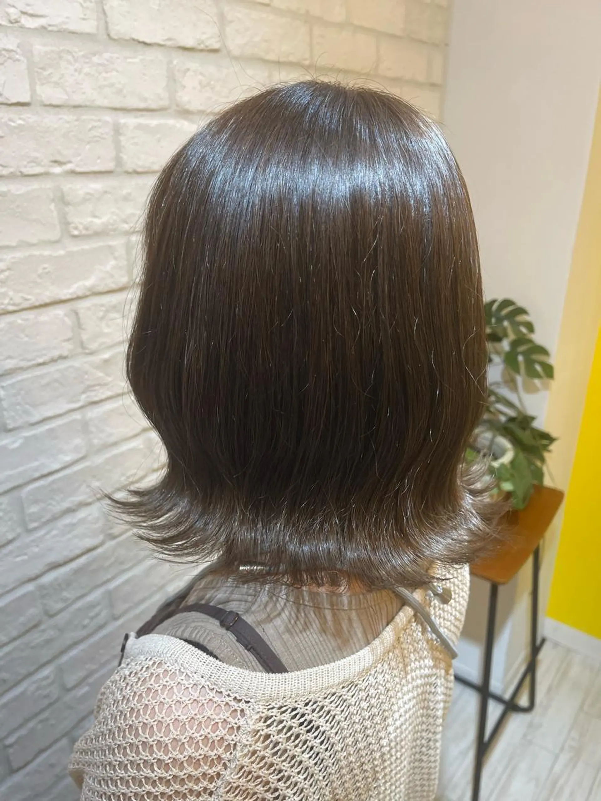 ミディアム カラー ヘアアレンジ アッシュ ベージュカラー 透明感カラー ハイトーンカラー メンズパーマモデル 無料/今間 海音のヘアスタイル