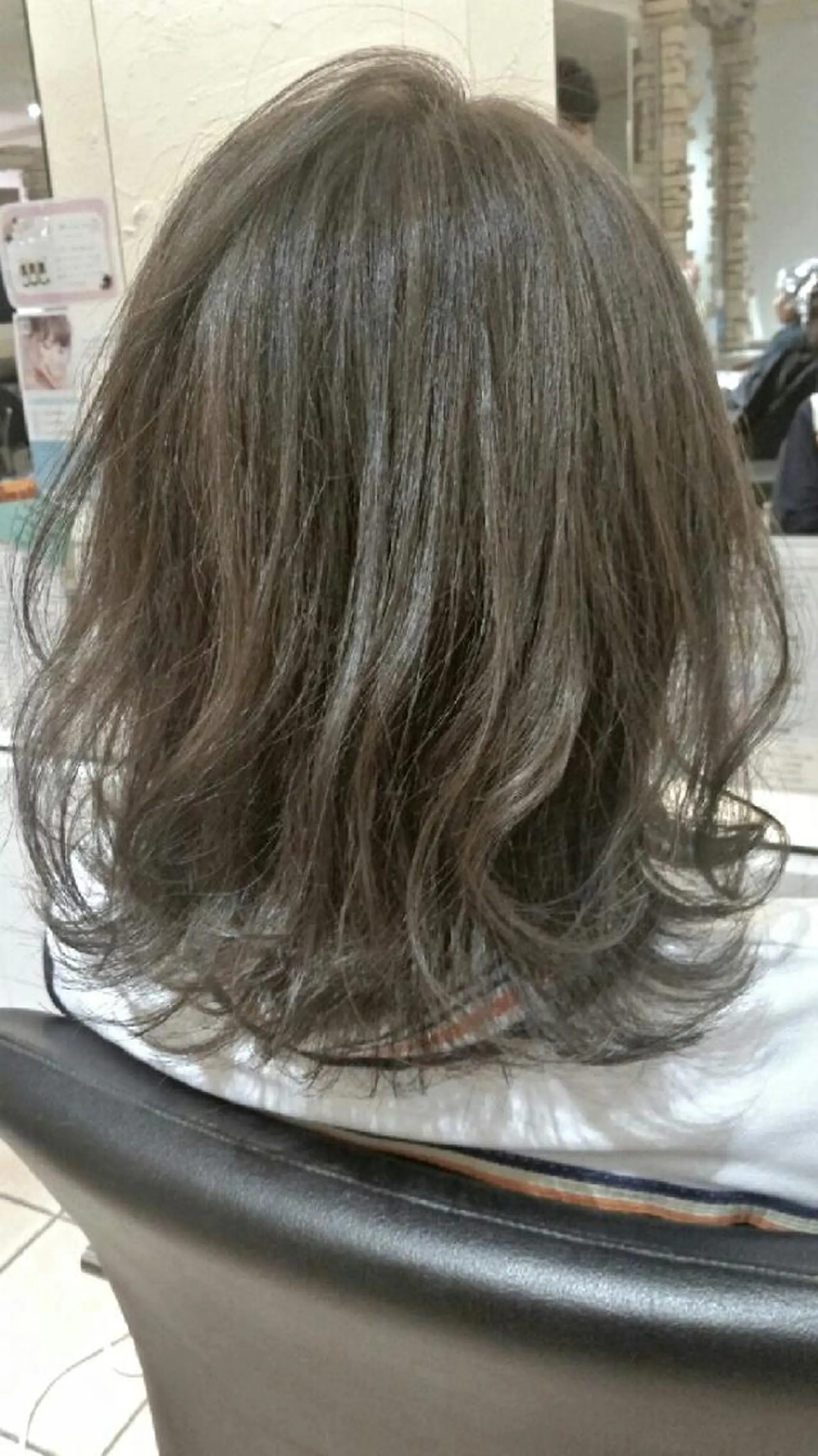 ミディアム カラー グレージュ 【髪質改善美容師】t occa茨木篠原健太のヘアスタイル