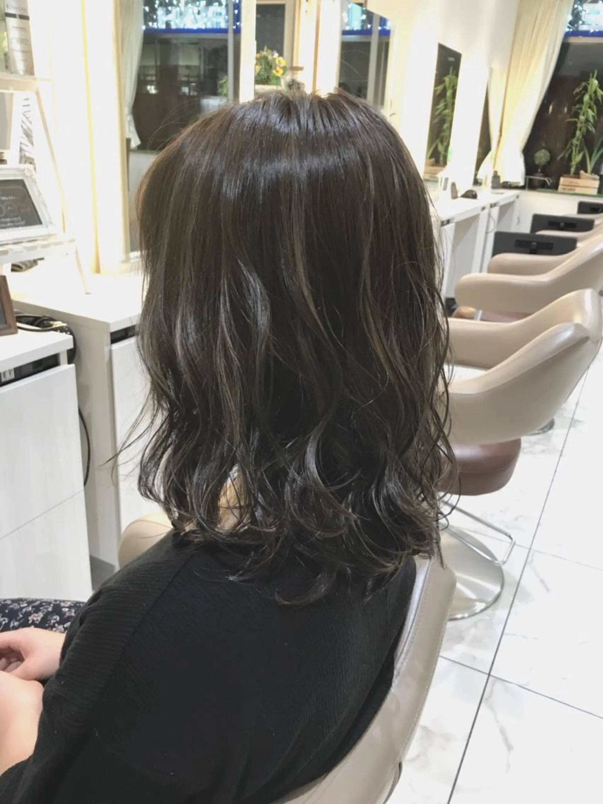 ミディアム カラー ブルーカラー ブルージュ 透明感カラー ハイライトカラー ハイライト 山崎俊輔/髪質改善 /バレイヤージュのヘアスタイル