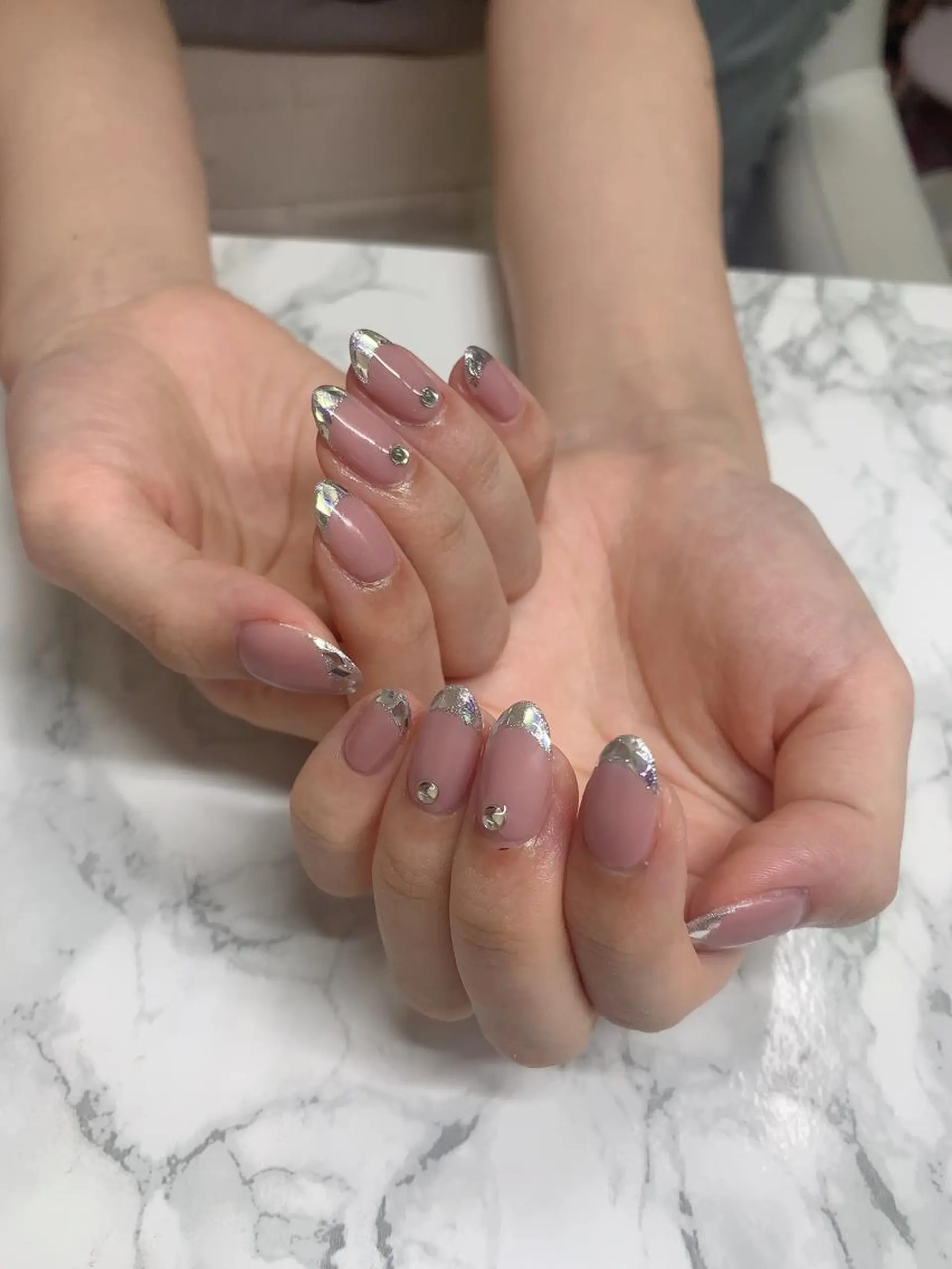 ネイル ストーンネイル はな💎ネイル ワンホン、長さ出しのネイルデザイン