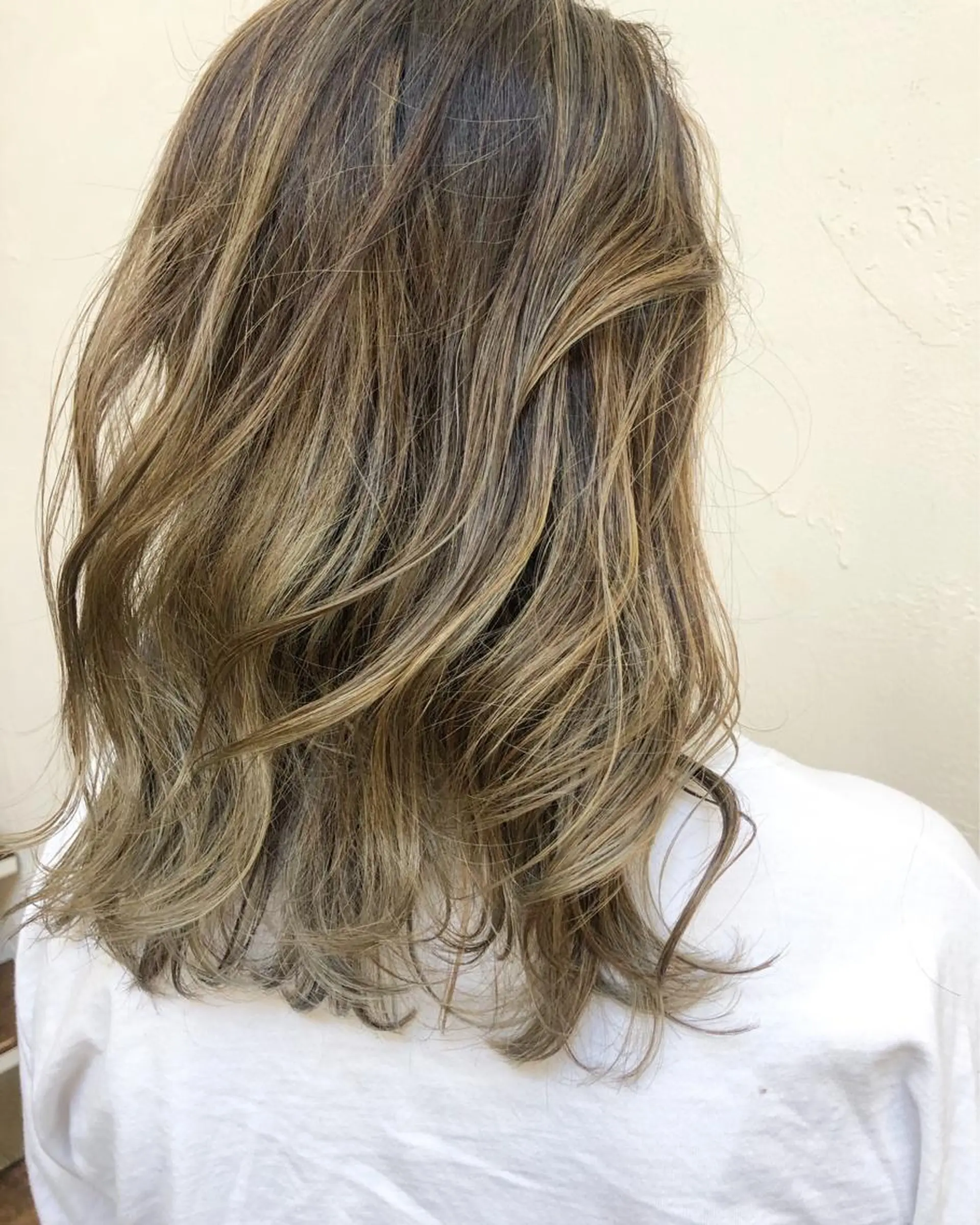 セミロング カラー ハイライトカラー ハイトーンカラー ハイライト luve heart's And Be  minamisemba所属・脇坂 佳世の眉毛・アイブロウイメージ