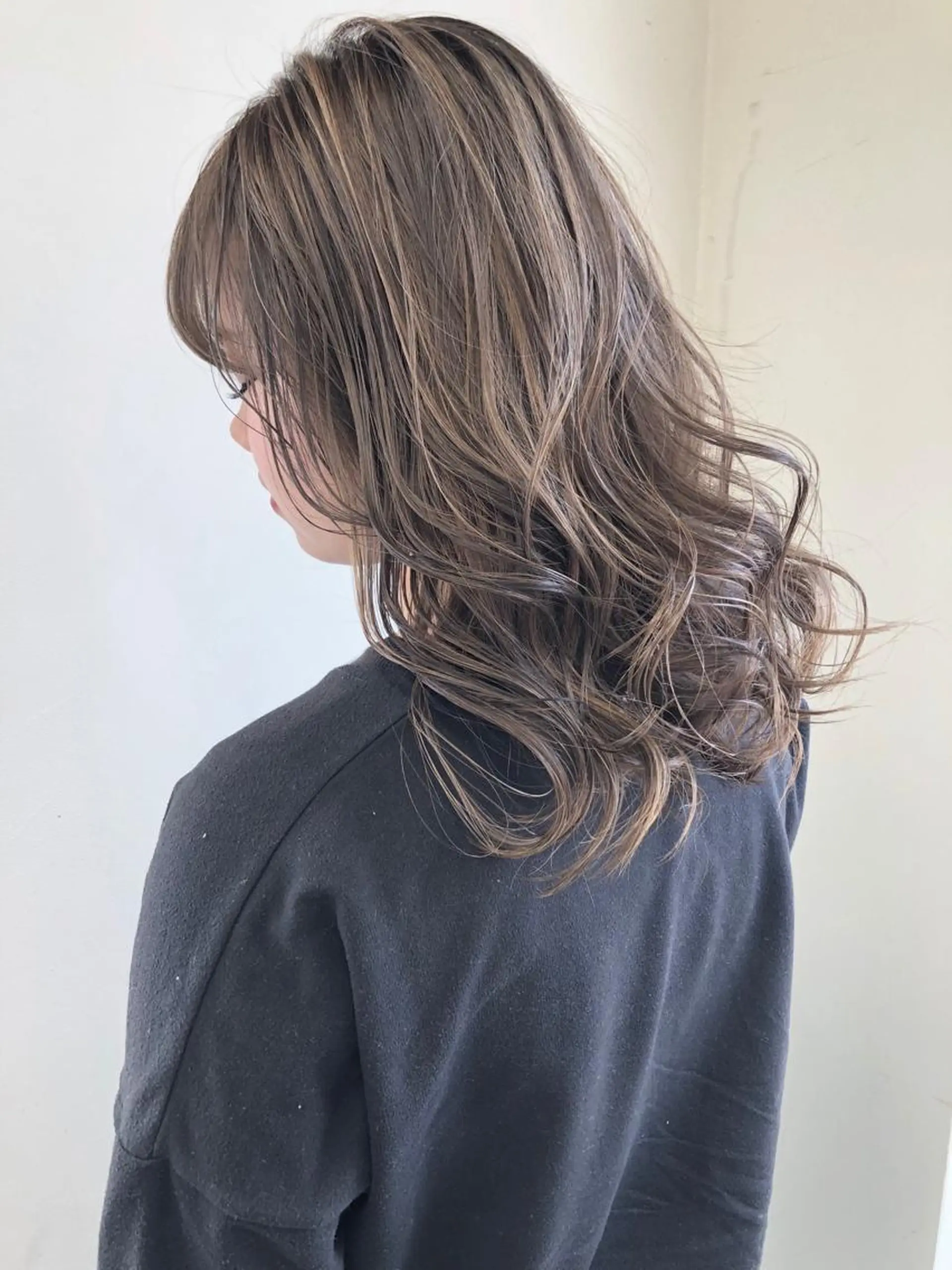 ロング アッシュ ハイライト 小澤大輔 YOLO hairのヘアスタイル