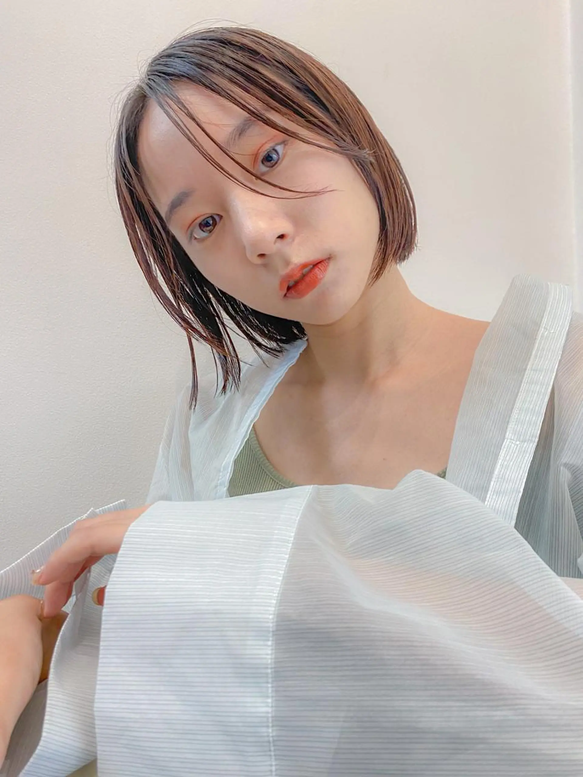 ミディアム カラー THE DAY所属・AKI HASHIMOTOのヘアスタイル