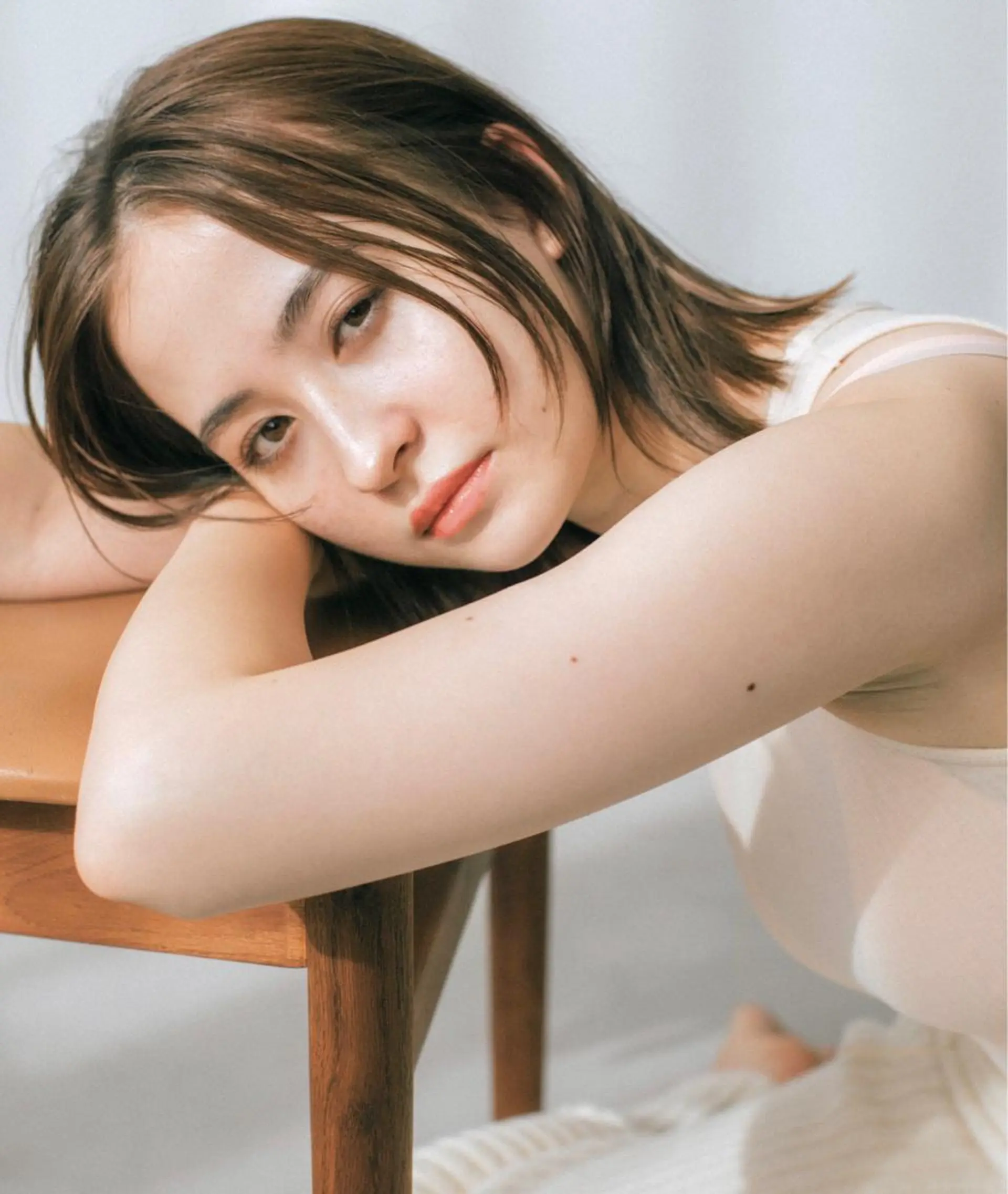 ミディアム カラー ベージュカラー オリーブベージュ くびれヘア レイヤーカット カット ヘアカラー トリートメント ケア剤オタク×海外 ヘア長谷川裕起のヘアスタイル