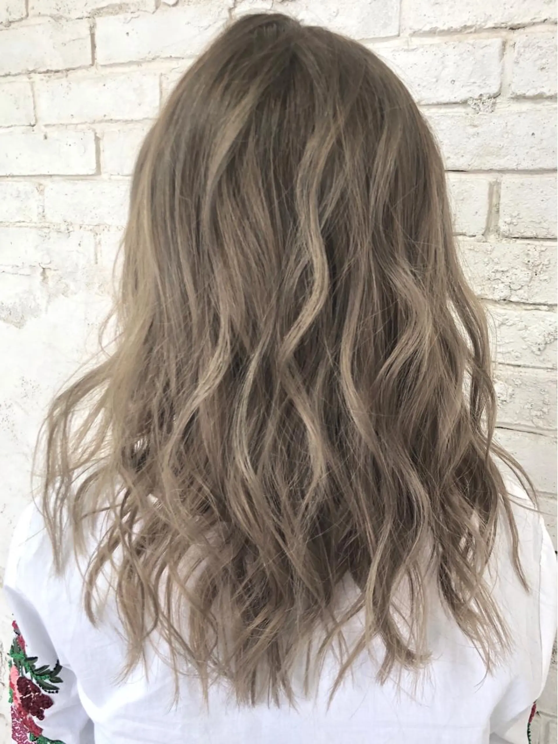 セミロング カラー アディクシーカラー バレイヤージュ ブリーチ ケアブリーチ ダブルカラー welring hair salon所属・welring hair salonのヘアスタイル