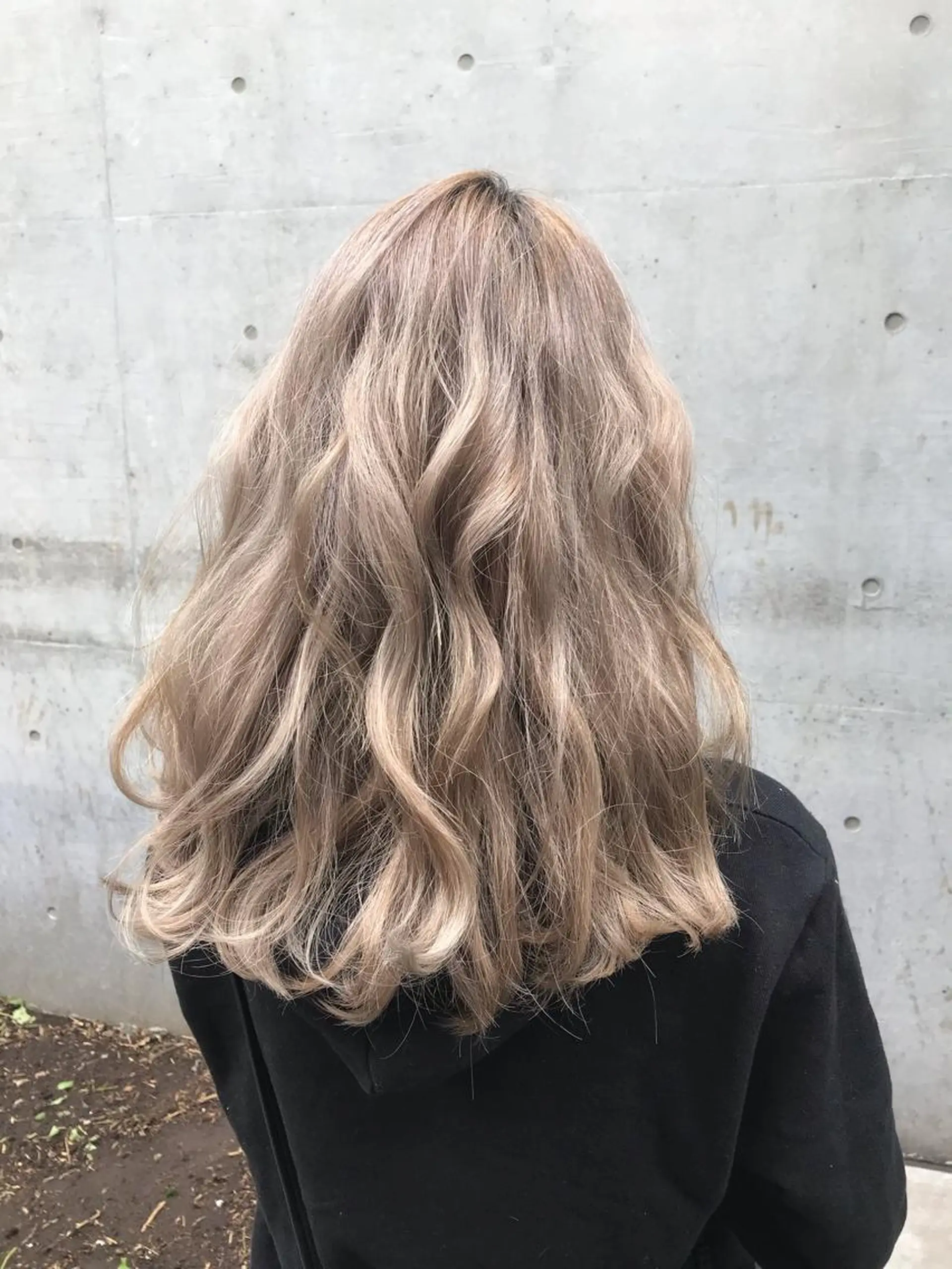 セミロング カラー ベージュカラー ブリーチ ホワイトベージュ ていねい技術No.1 🌈諏訪 健太のヘアスタイル