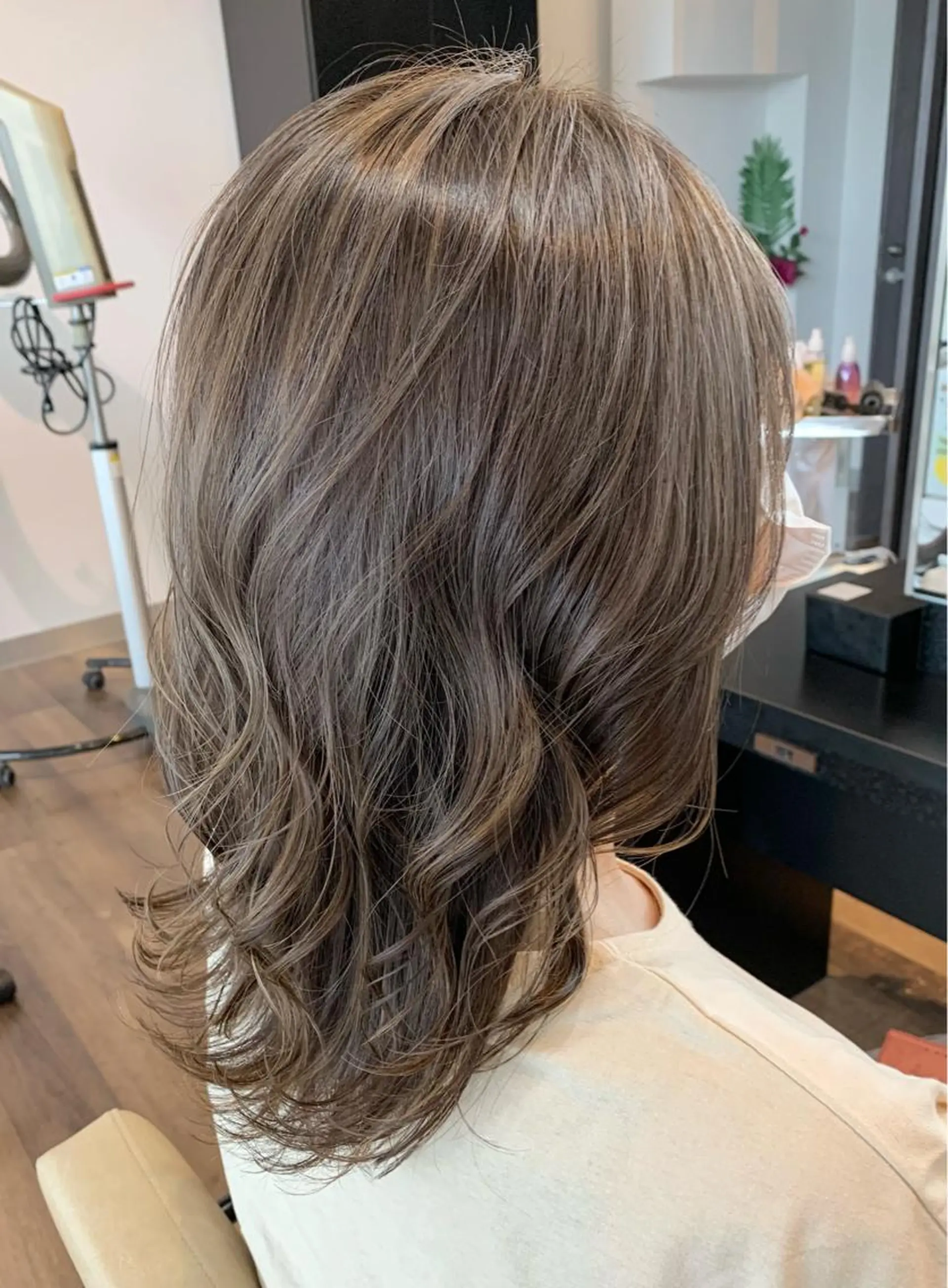 ミディアム カラー ハイライトカラー ハイライト ヘアカラー トリートメント 【艶カラー】 STYLE 和泉俊希のヘアスタイル