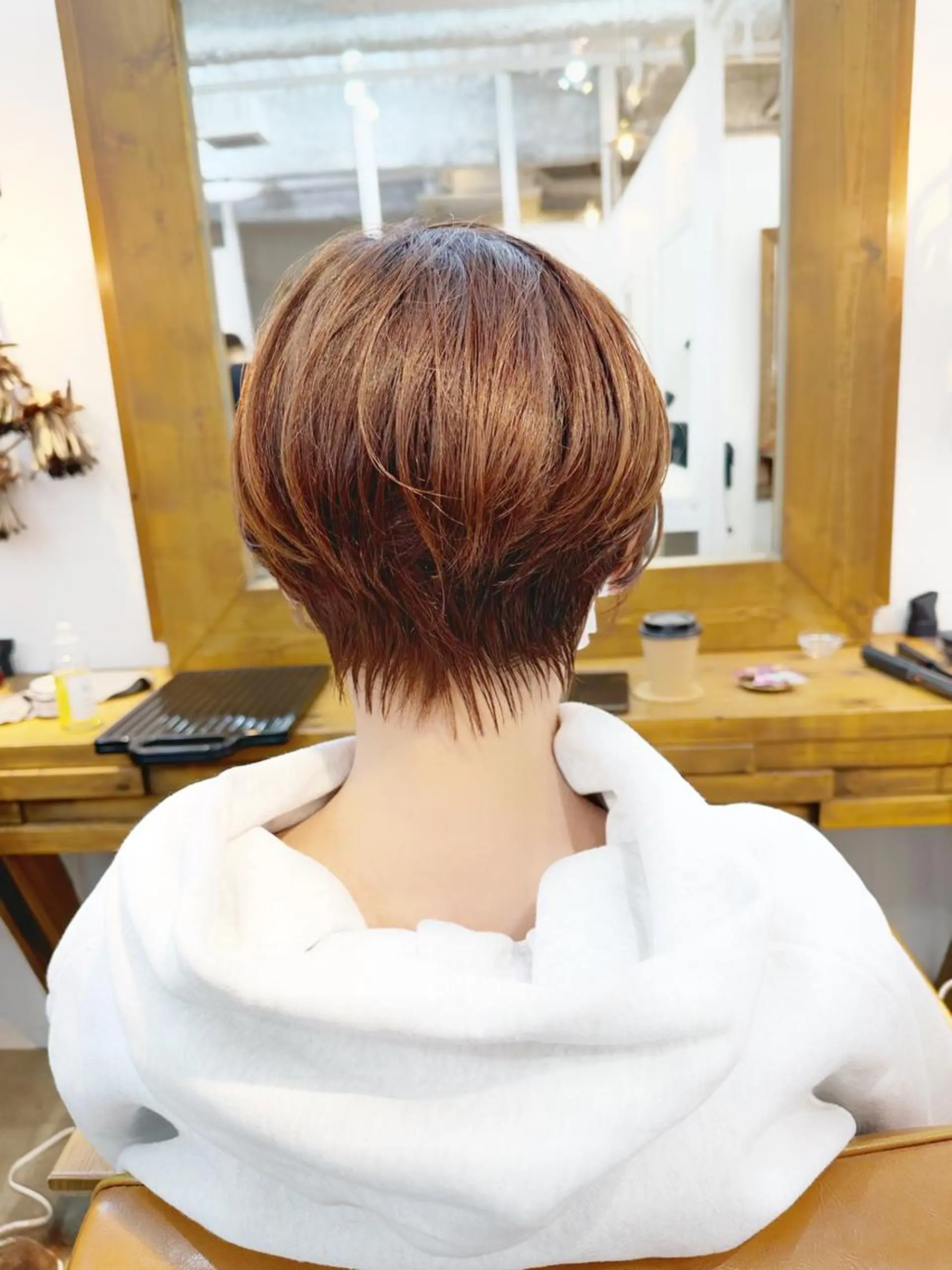 ショート カラー ショートボブ ショートレイヤー ハンサムショート 丸みショート アディクシーカラー カット ヘアカラー トリートメント newline銀座所属・銀座ショート/ 大人ショート/金子涼のヘアスタイル