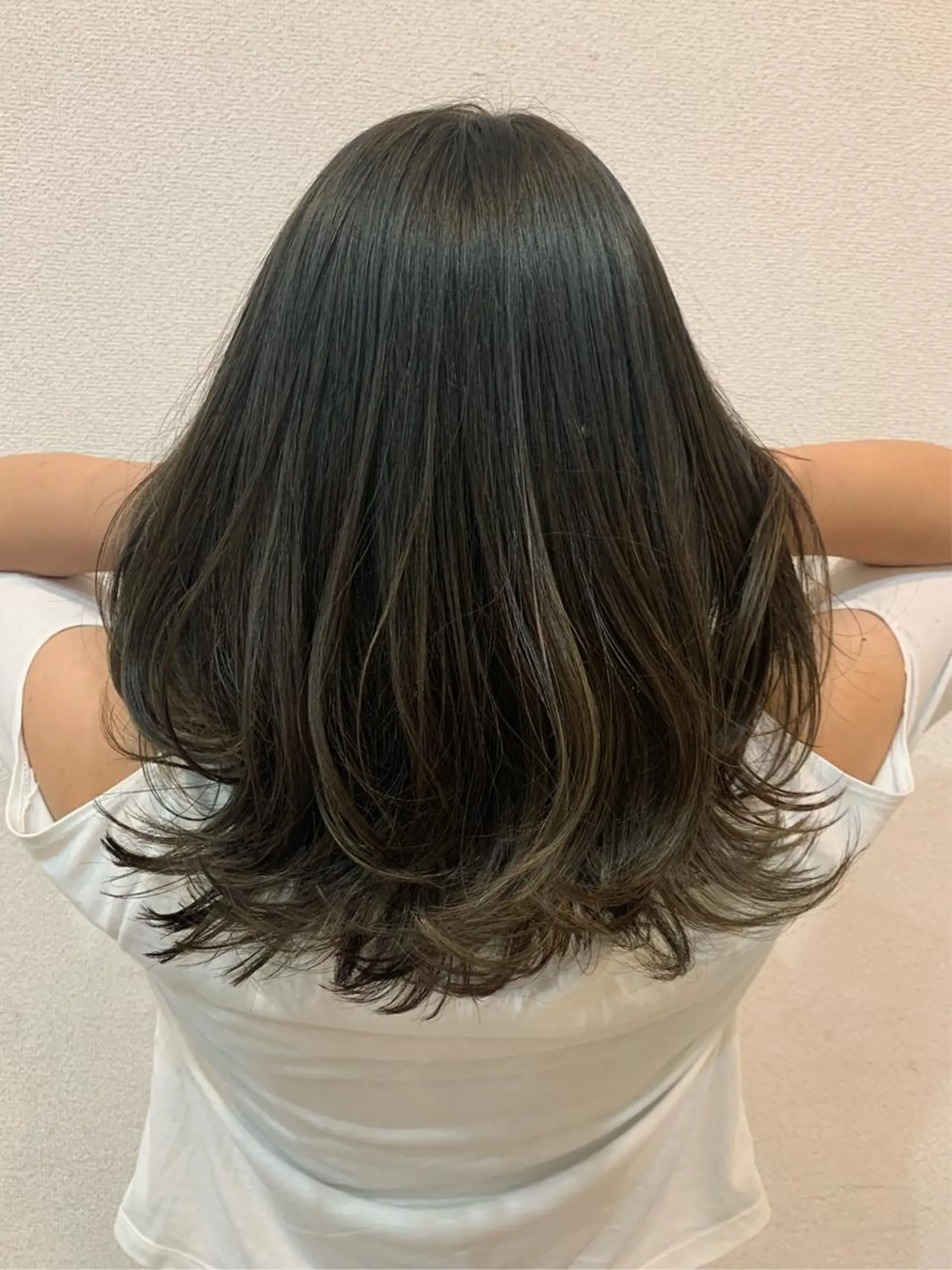 ミディアム カラー ブリーチ ブラウンカラー ブリーチなしカラー オリーブブラウン ヘアカラー uLu【ウル】所属・🦖manami 🦖のヘアスタイル