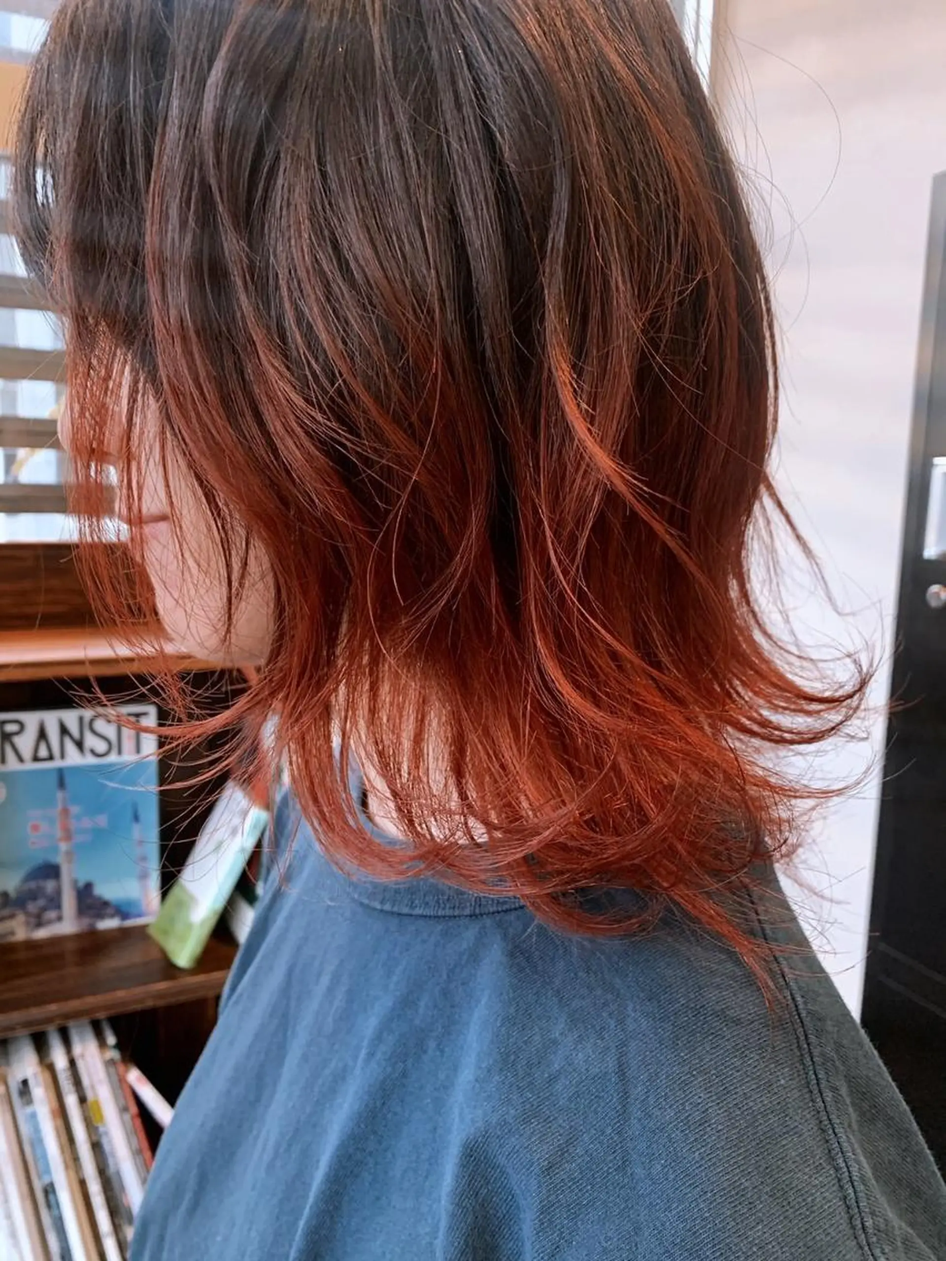 カラー グラデーションカラー ATEIER ZIZIのヘアスタイル