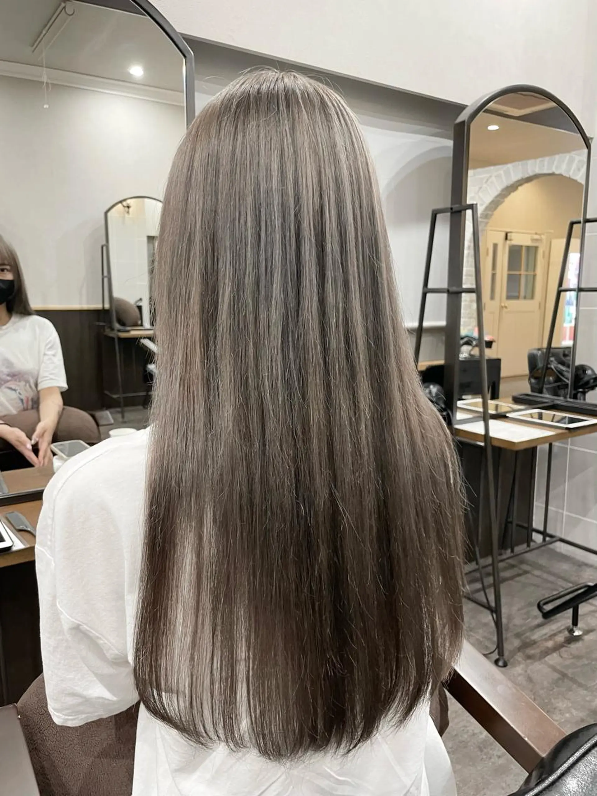 ロング カラー グレージュ レイヤー/艶カラー 🫧守利のヘアスタイル