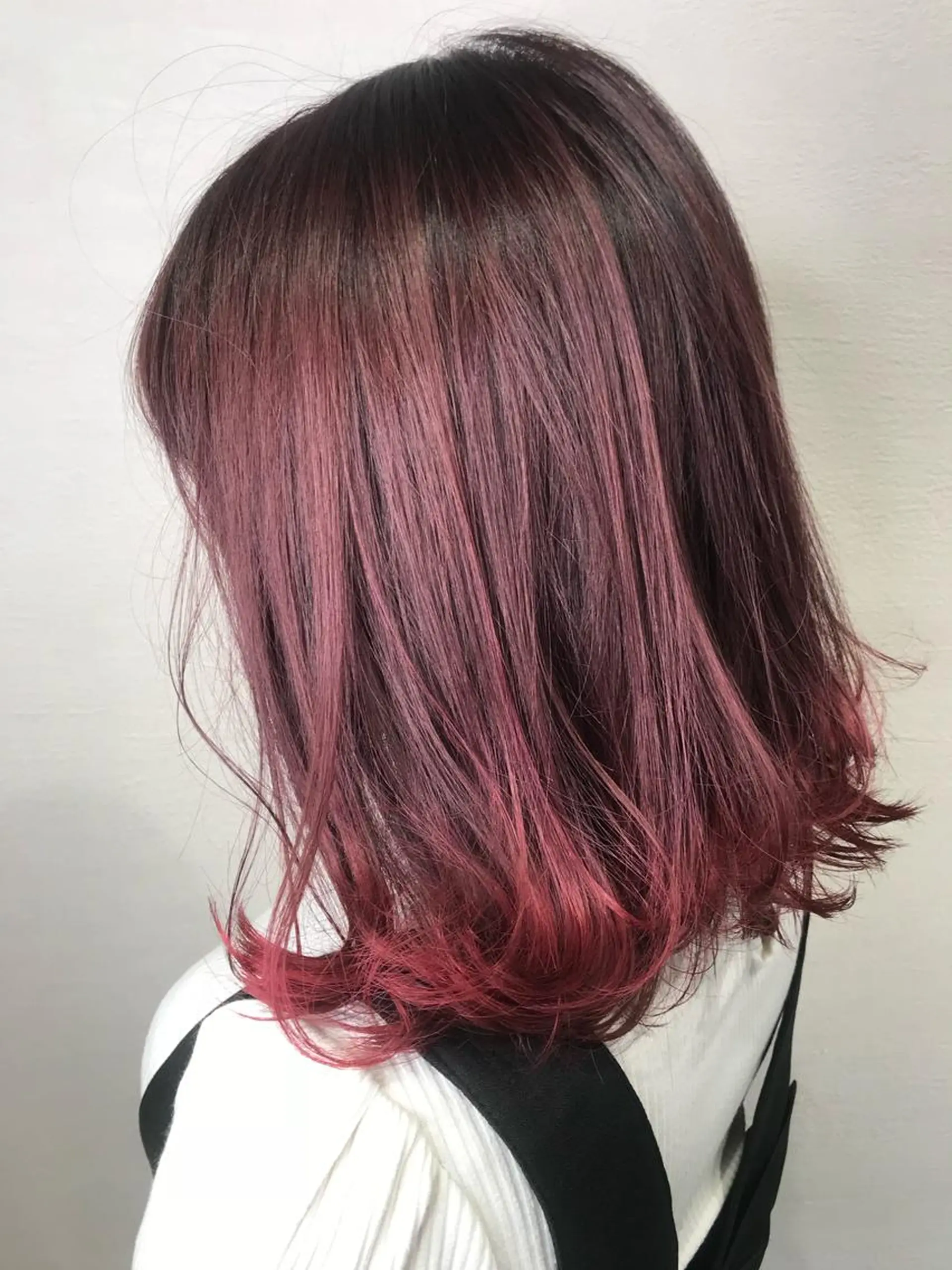 ショート カラー ダブルカラー グラデーションカラー ピンクカラー 東風上 亮介のヘアスタイル