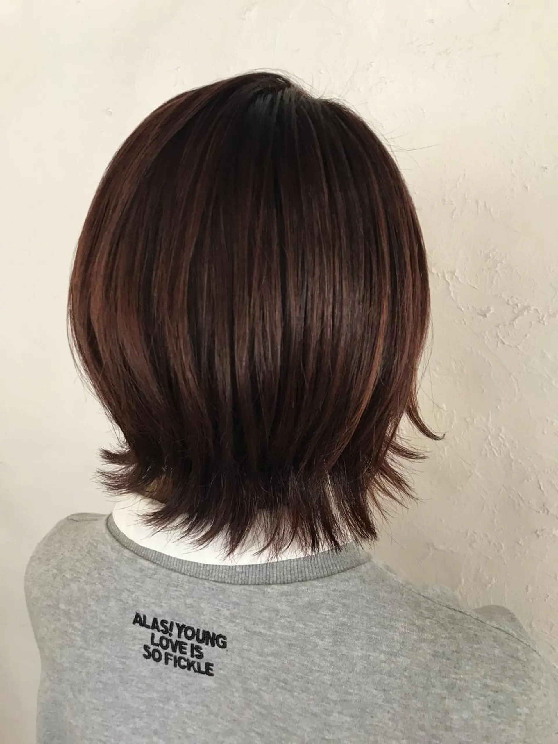 ショート カラー パープルカラー 伊藤 優希のヘアスタイル