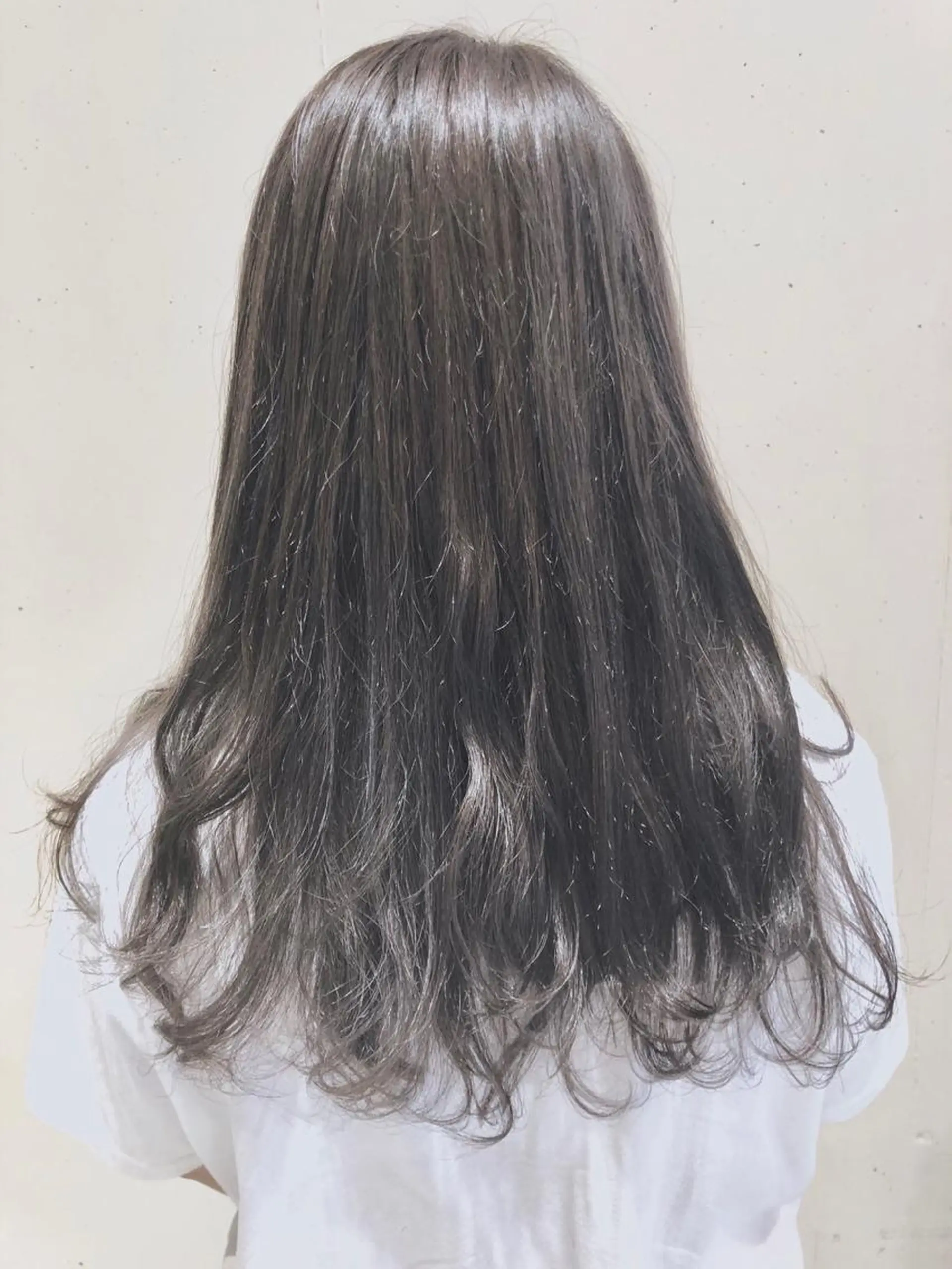 セミロング カラー パーマ ヘアアレンジ 透明感カラー グラデーションカラー グレージュ ハイライトカラー ミルクティーグレージュ 【ツヤ髪美容師】 ツダケイスケのヘアスタイル