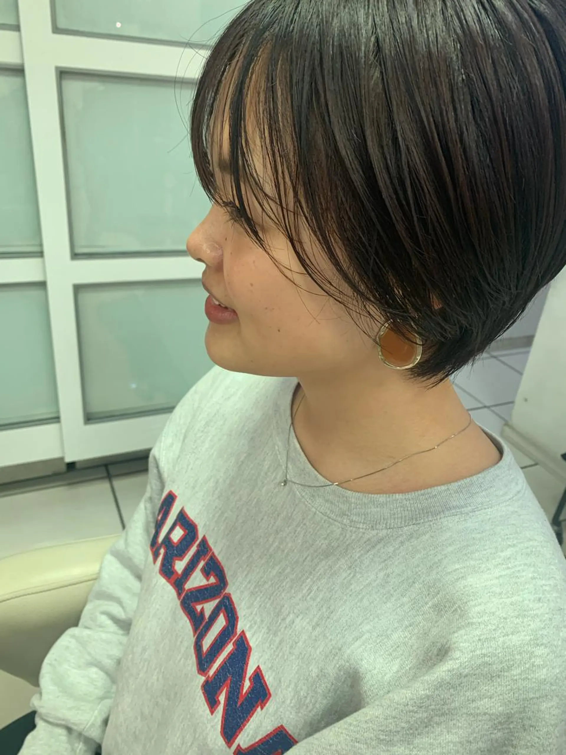 ショート カラー ヘアアレンジ サナ🌱 切りっぱなしボブのヘアスタイル