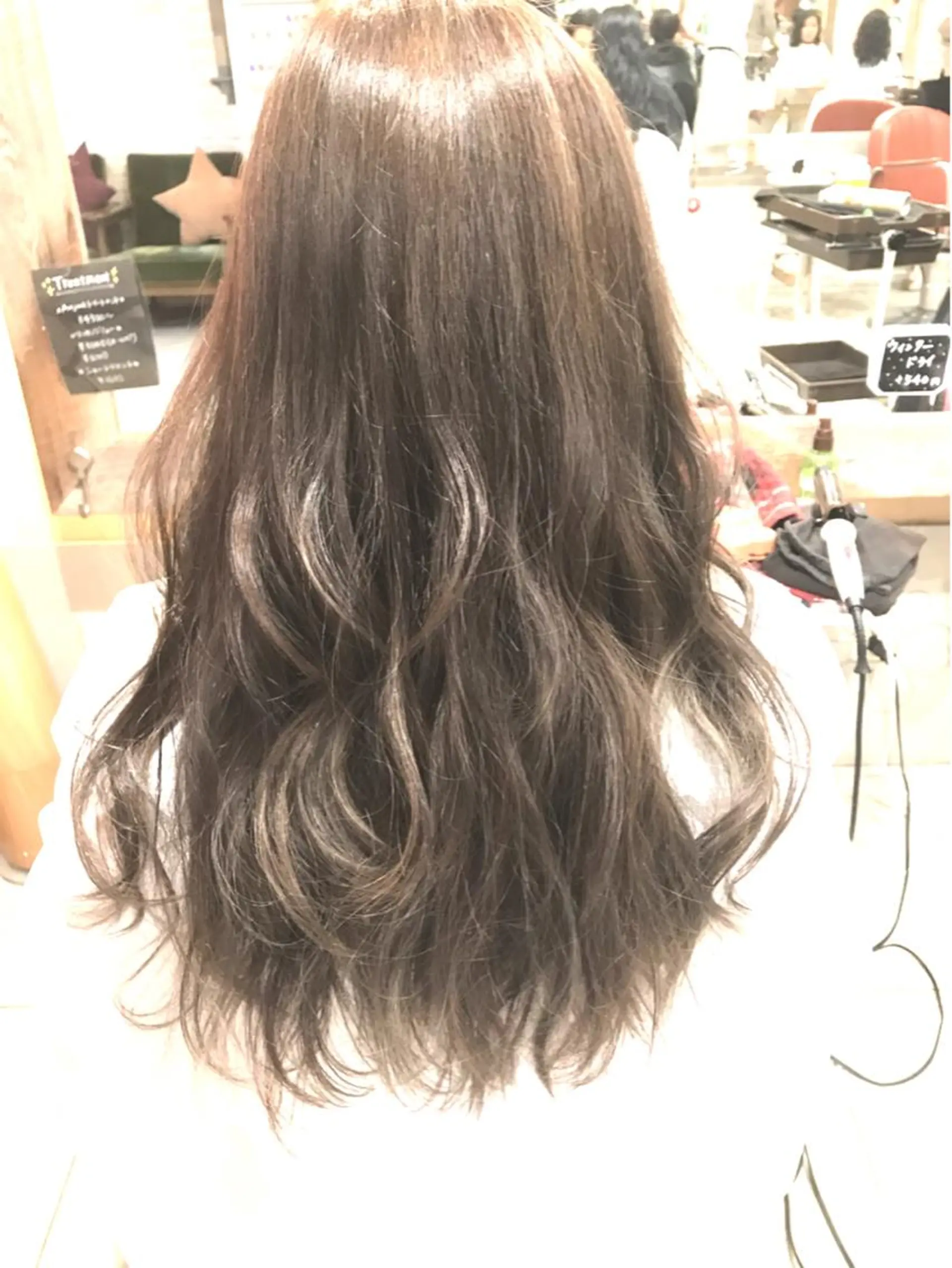 セミロング カラー アッシュ アッシュグレー アッシュグレージュ グレージュ 増子 幹樹のヘアスタイル