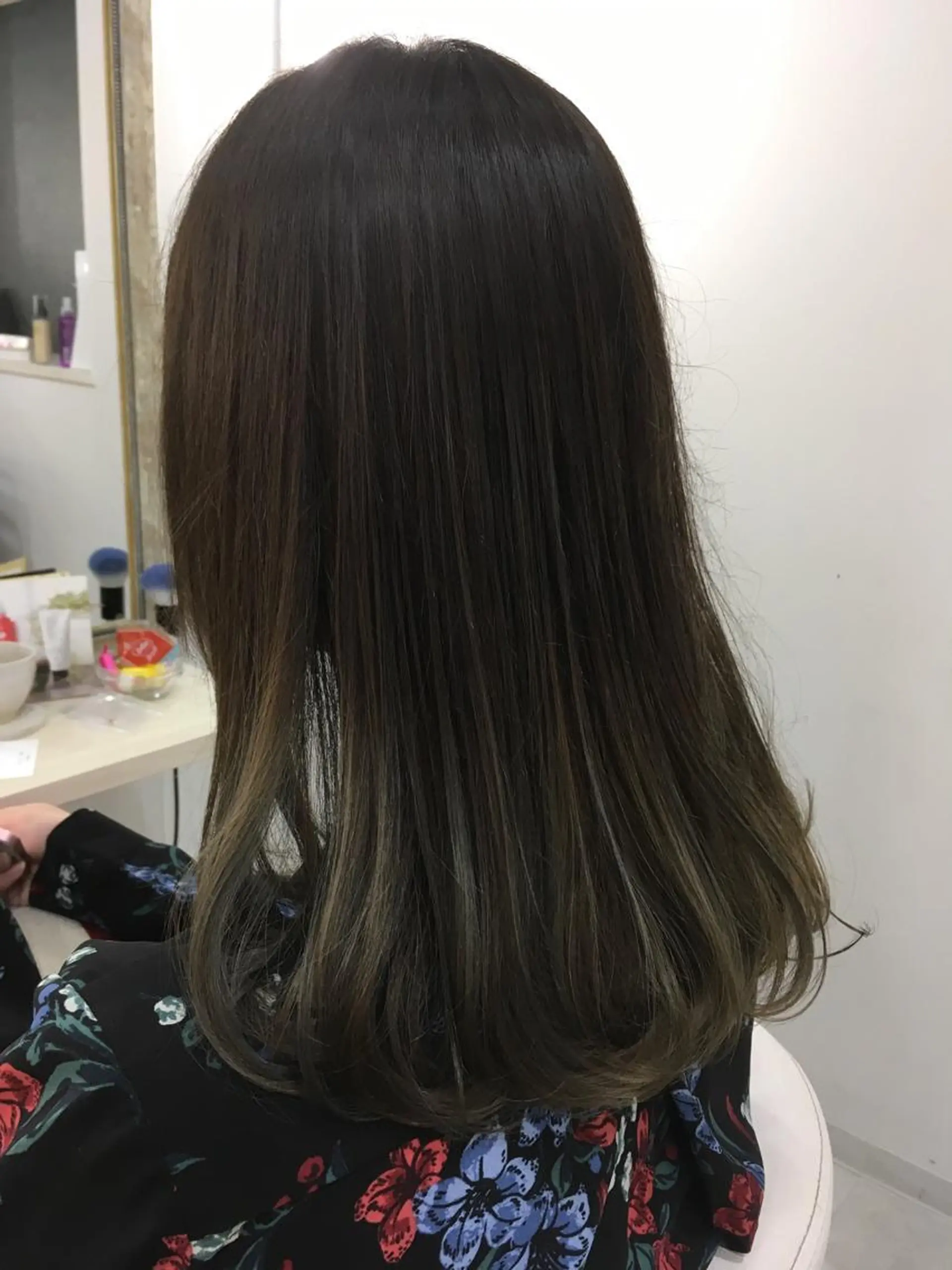 ミディアム セミロング カラー 髪質改善 中川　翔のヘアスタイル