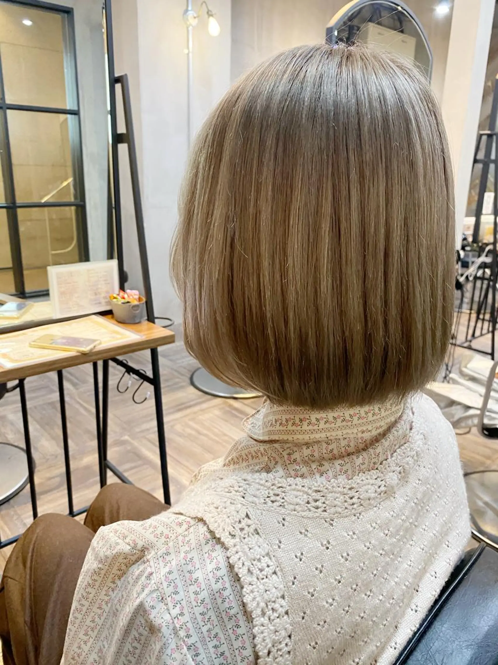 カラー ベージュカラー ブリーチ ケアブリーチ ミルクティーベージュ 西岡 翼のヘアスタイル