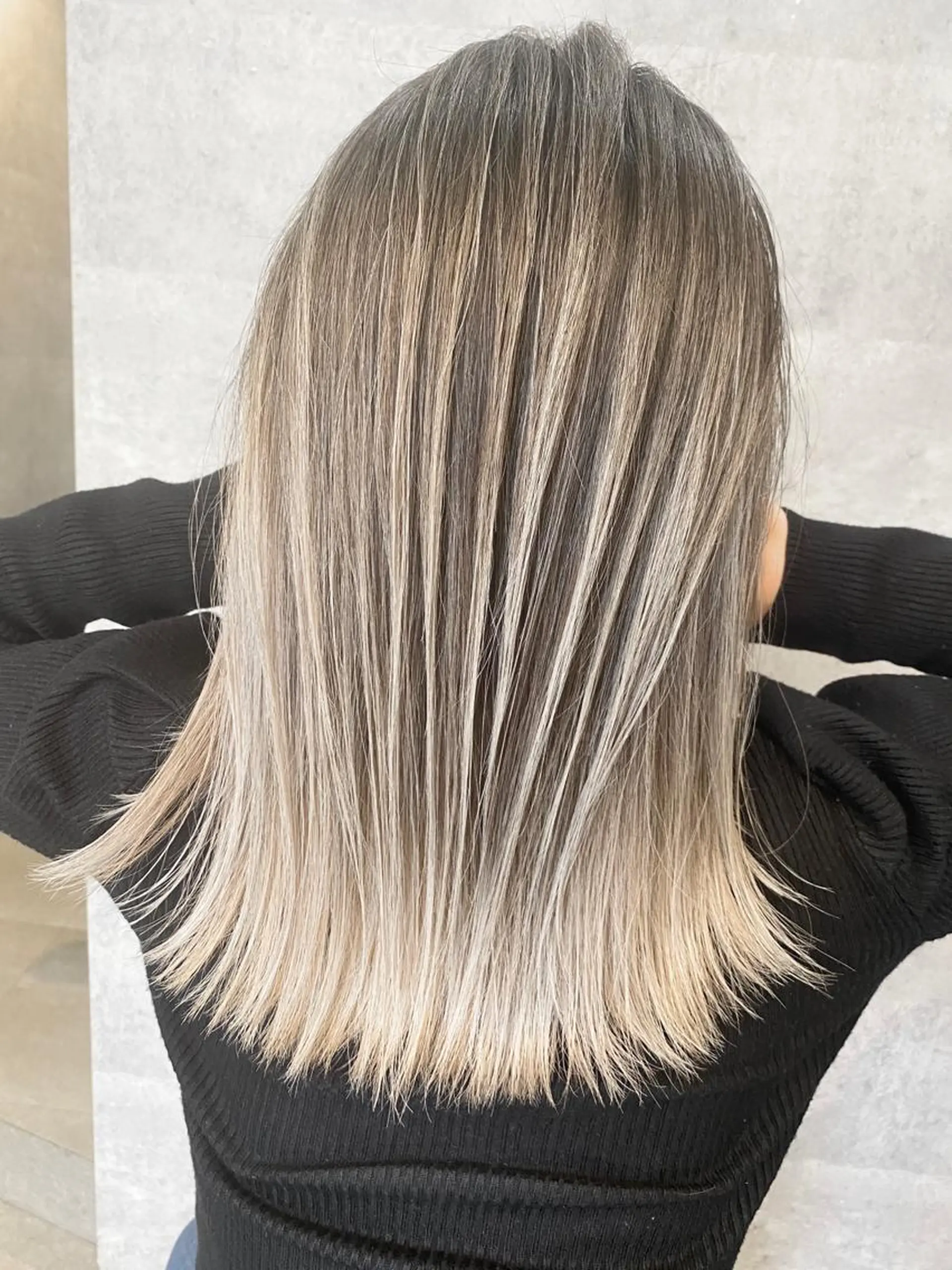 ミディアム カラー ヘアアレンジ ネイル マツエク・マツパ アイブロウ バレイヤージュ レイヤーカット トリートメント 井上 一平のヘアスタイル