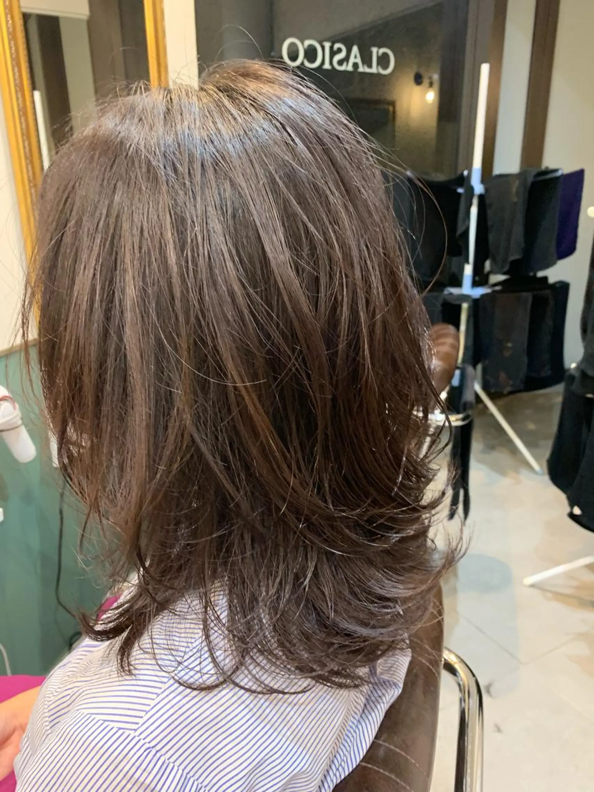 セミロング くびれヘア くびれレイヤー レイヤーカット 大木 華のヘアスタイル