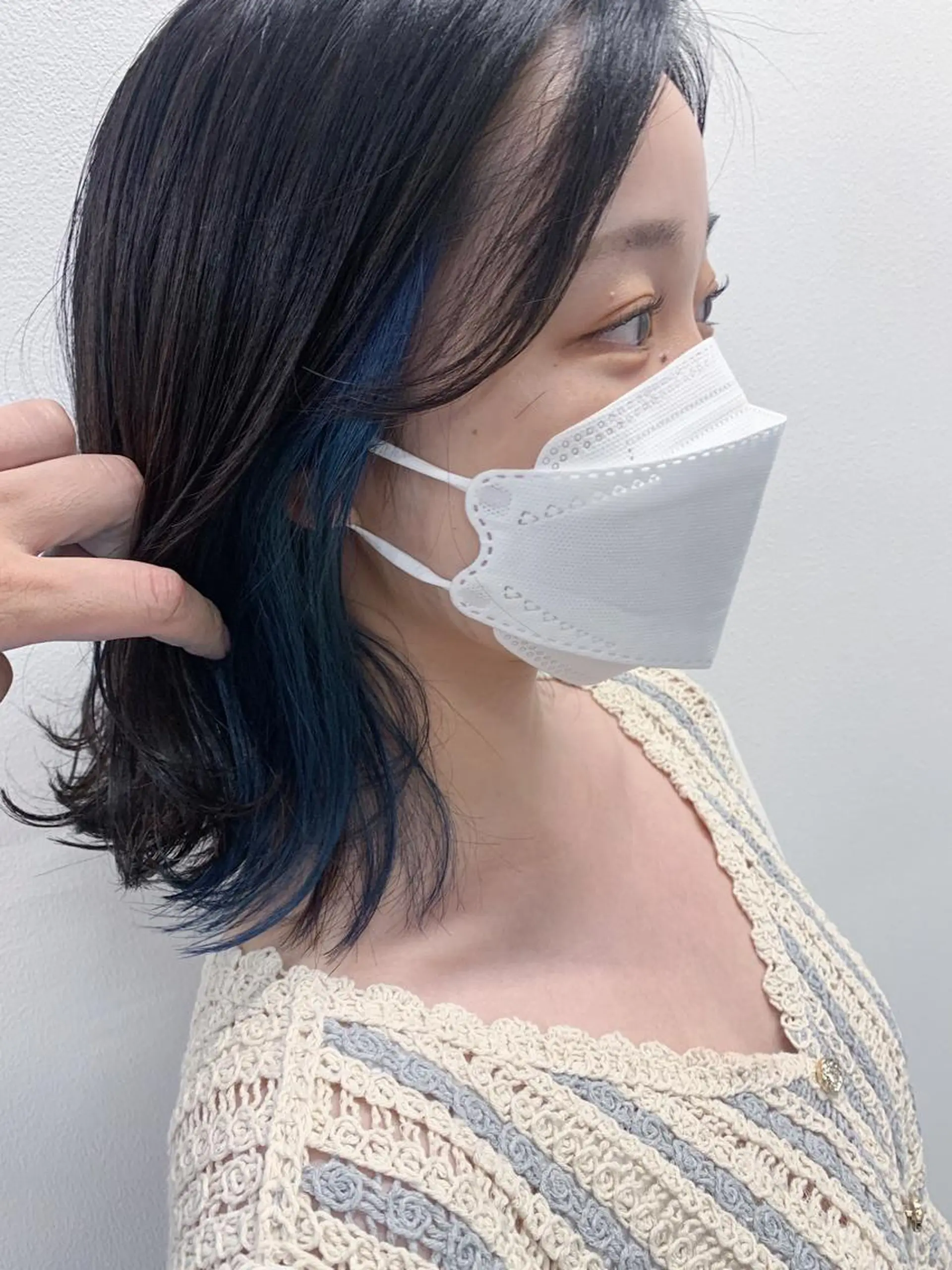 ミディアム カラー 黒髪 ブルーカラー イヤリングカラー カット ヘアカラー トリートメント Libre×Reco所属・Libre 西野圭一のヘアスタイル