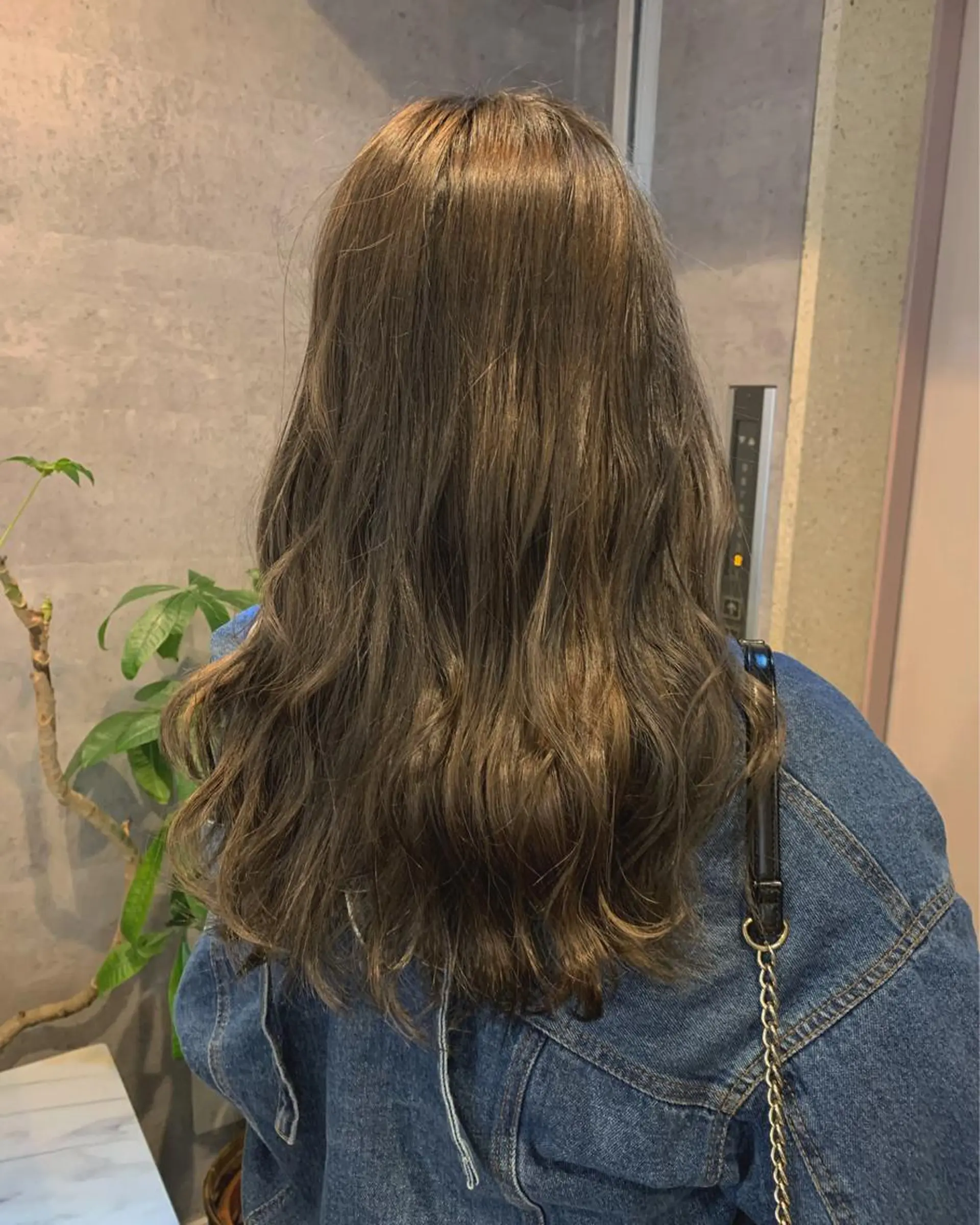 セミロング カラー ベージュカラー ブロンド ブロンドベージュ ヘアカラー Chara Chalone所属・今野 美栄のヘアスタイル