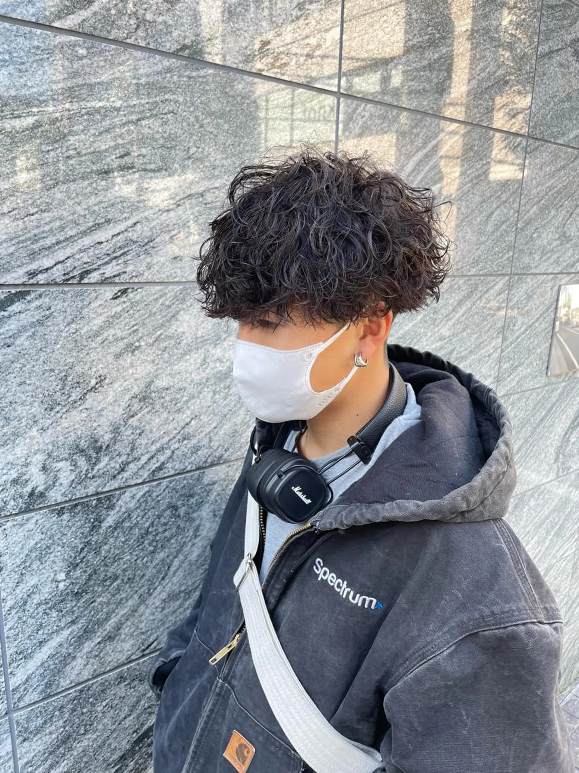 ショート カラー パーマ ヘアアレンジ メンズ アイブロウ メンズブリーチ センターパート メンズハイライト メンズハイトーン マッシュウルフ カット パーマ トリートメント ヘッドスパ ヘアセット スパイキー/フェザー /波巻き/かいとのヘアスタイル