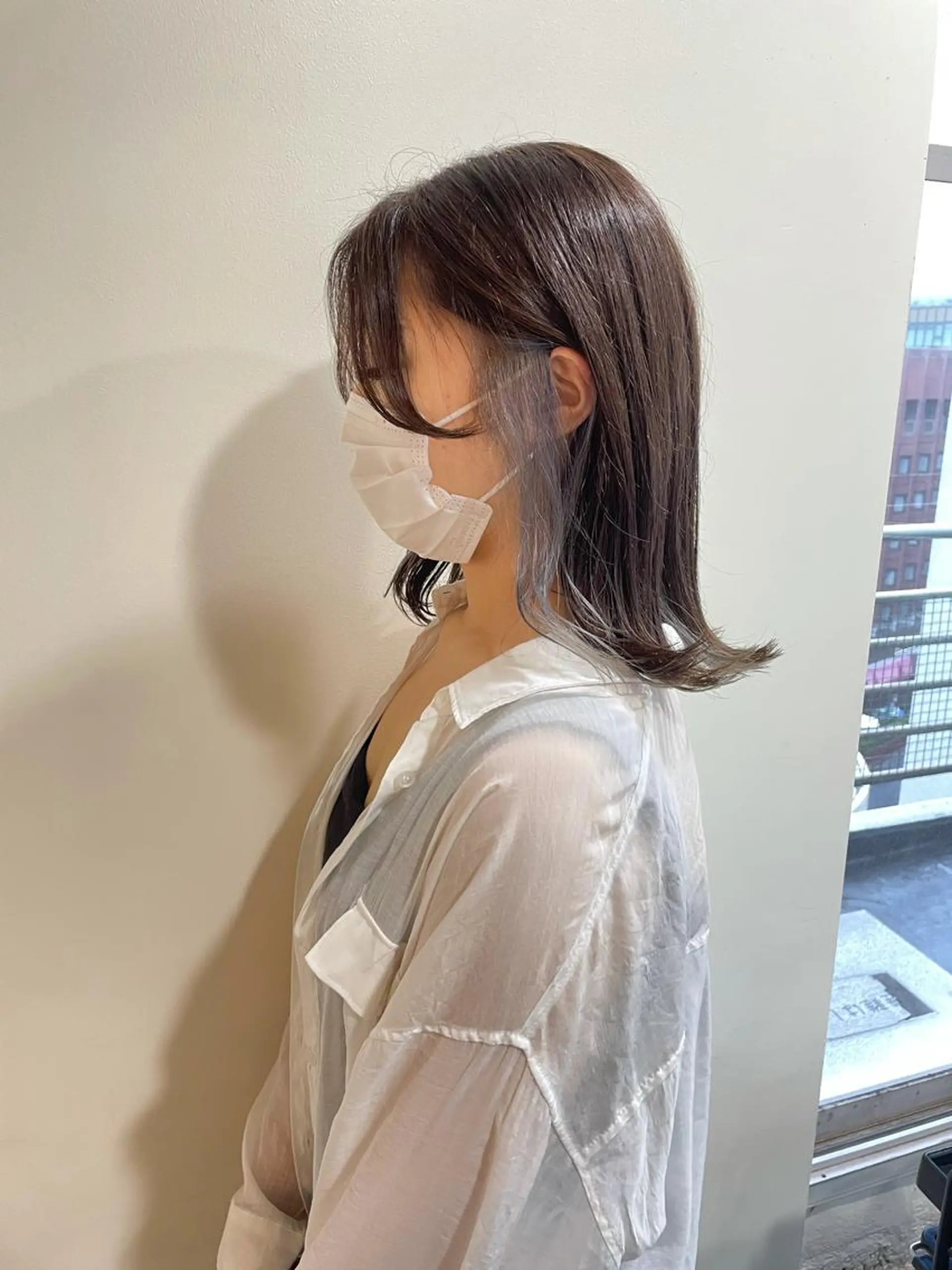 ミディアム カラー ブリーチ インナーカラー シルバー ヘアカラー トリートメント MIOベージュカラー 柔らかいカラーのヘアスタイル