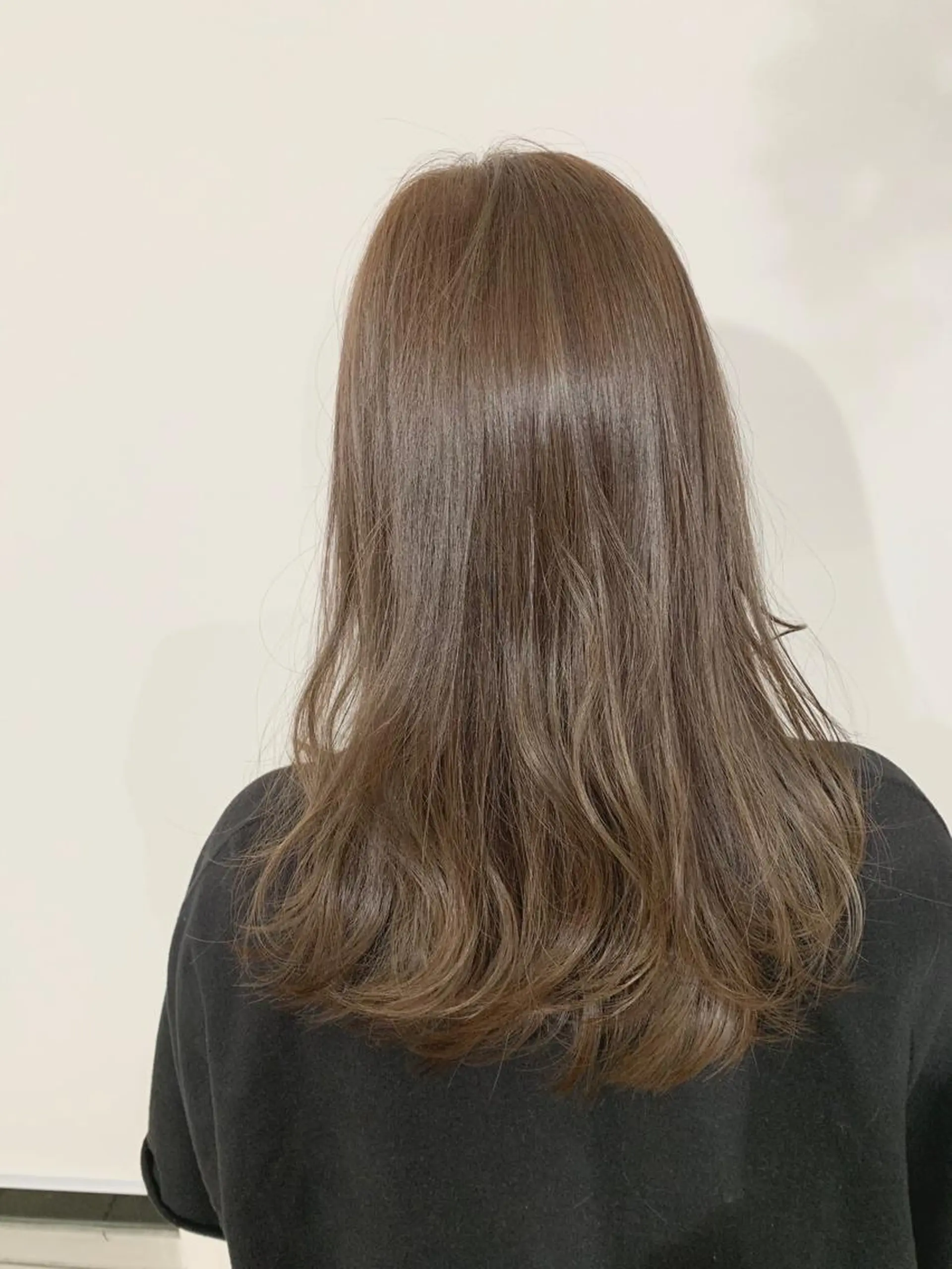 セミロング カラー パーマ ヘアアレンジ ベージュカラー オリーブベージュ 加藤 綾華のヘアスタイル