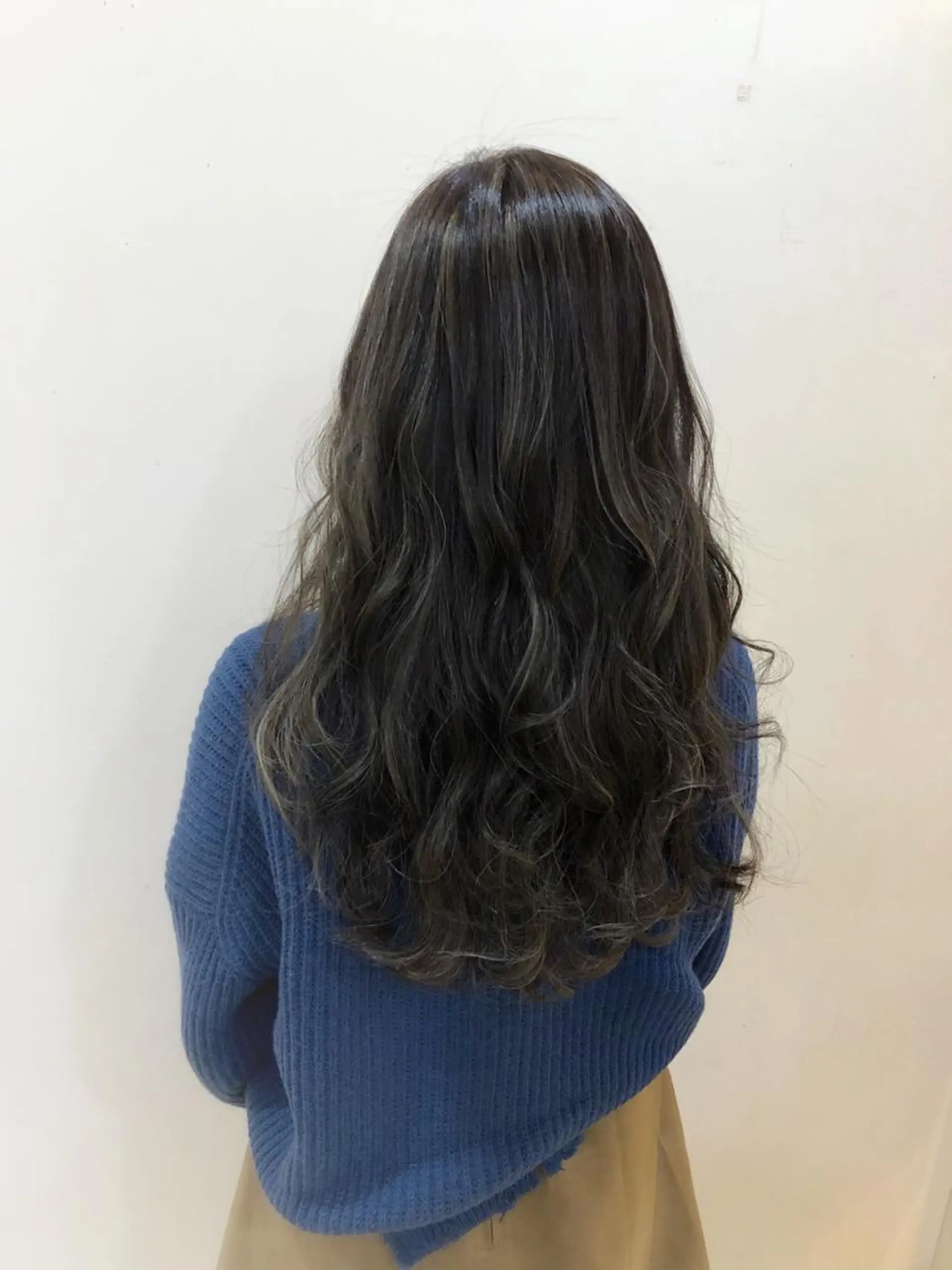 ロング カラー 服部 樹季のヘアスタイル