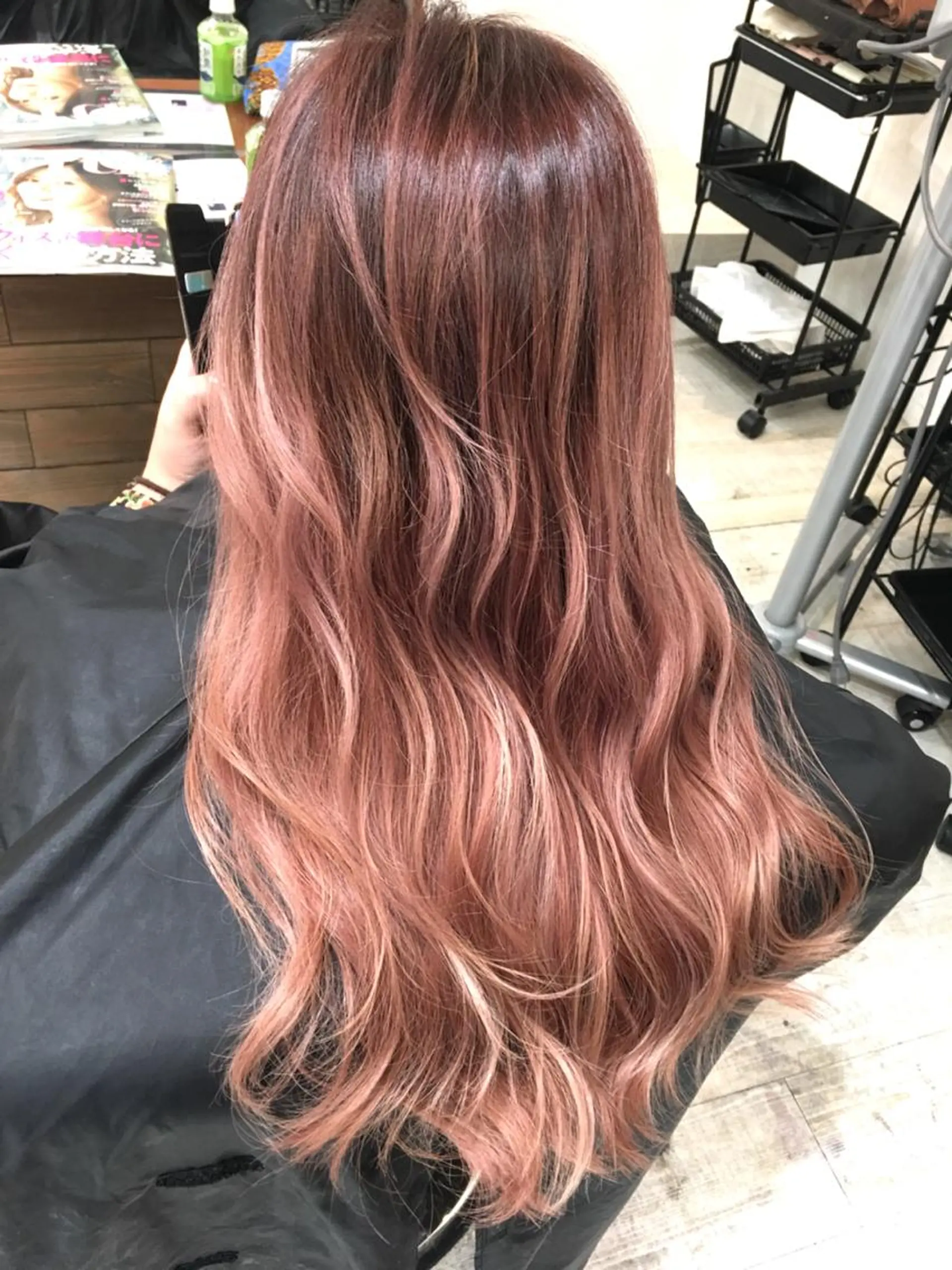 ロング カラー ネイル マツエク・マツパ バレイヤージュ ピンクカラー カラーマツエク レイヤーカット ピンク 井上 一平のヘアスタイル