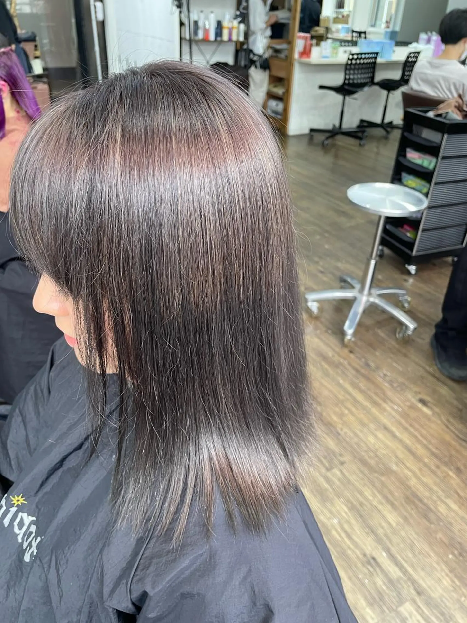 セミロング apollo 横浜所属・横浜🦋ハイトーン 🫐耳つぼジュエリーのヘアスタイル