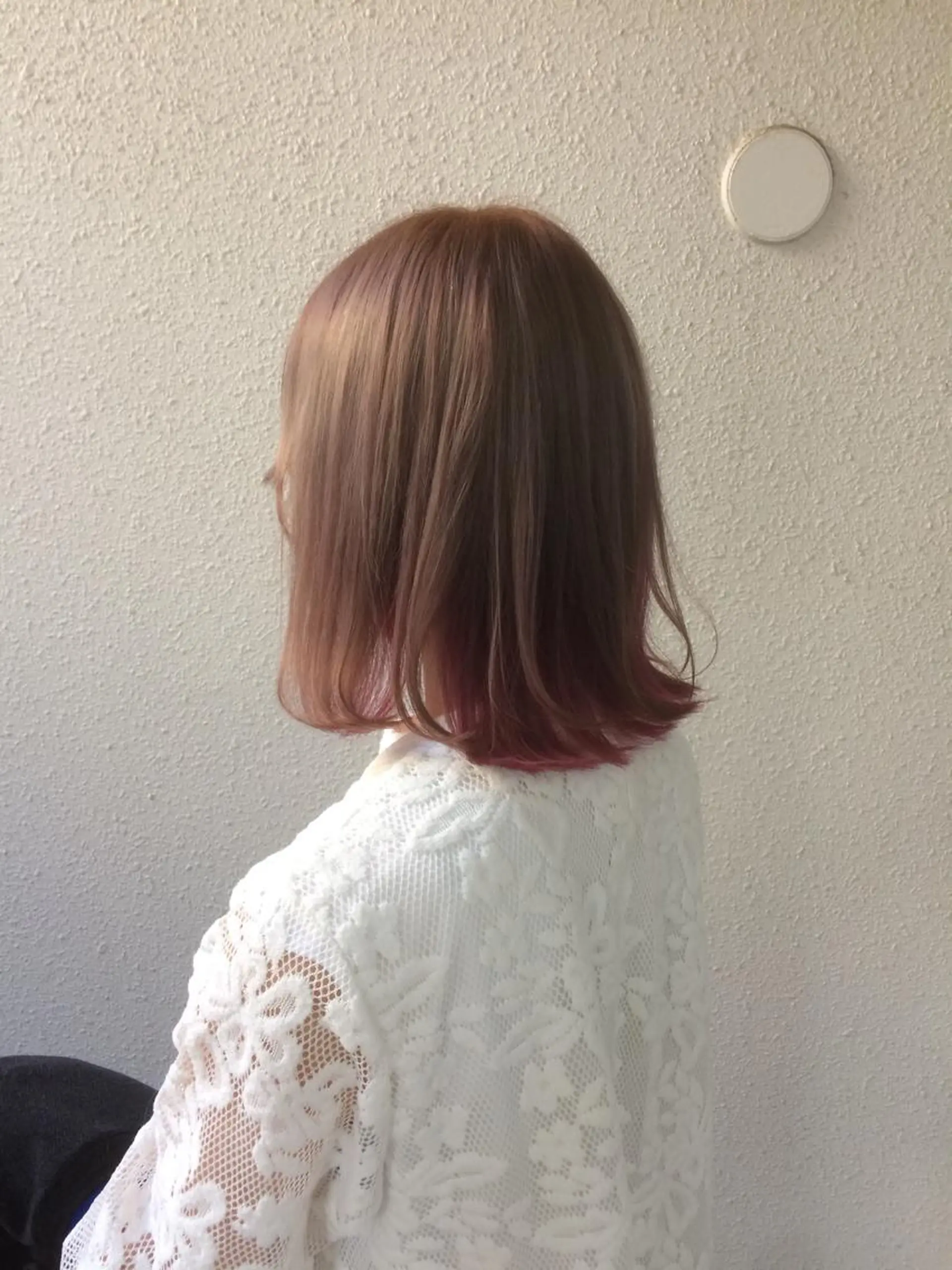 ミディアム カラー グレージュ インナーカラー パープルカラー インナーカラー/天神 ブリーチ/吉田のヘアスタイル