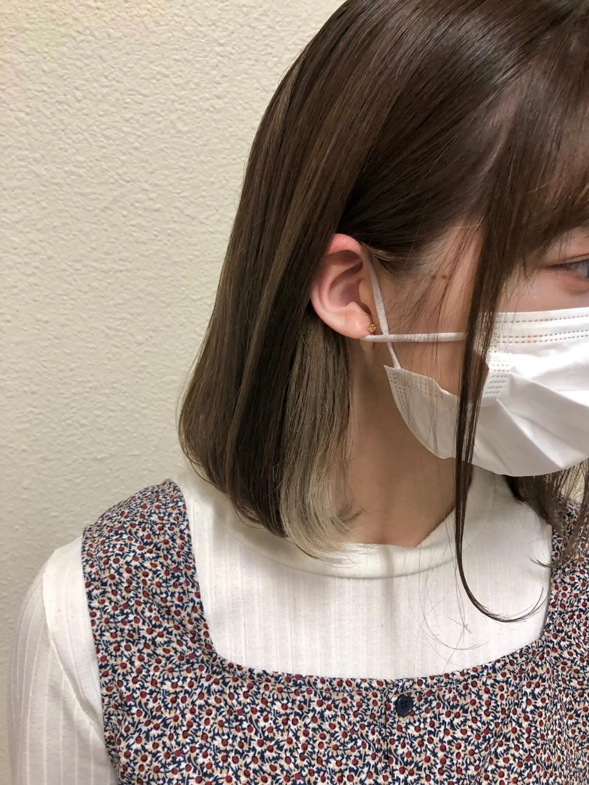 ミディアム カラー ベージュカラー ブリーチ シルバー シルバーベージュ カット ヘアカラー 🌼こやま かおり🌼のヘアスタイル