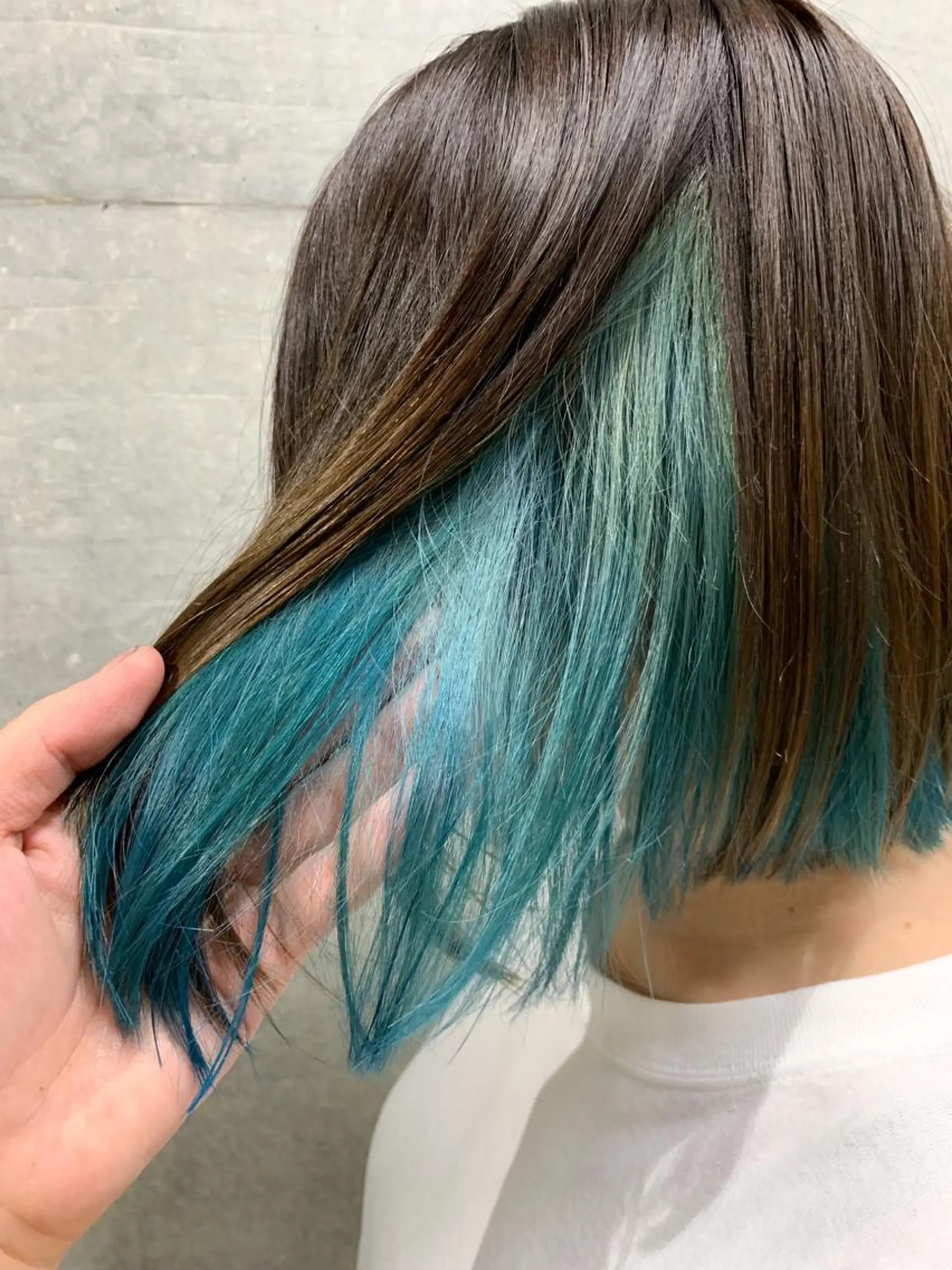 ミディアム カラー ブリーチ ブルーカラー ケアブリーチ インナーカラー THE./ブリーチ 透感カラー/髪質改善のヘアスタイル